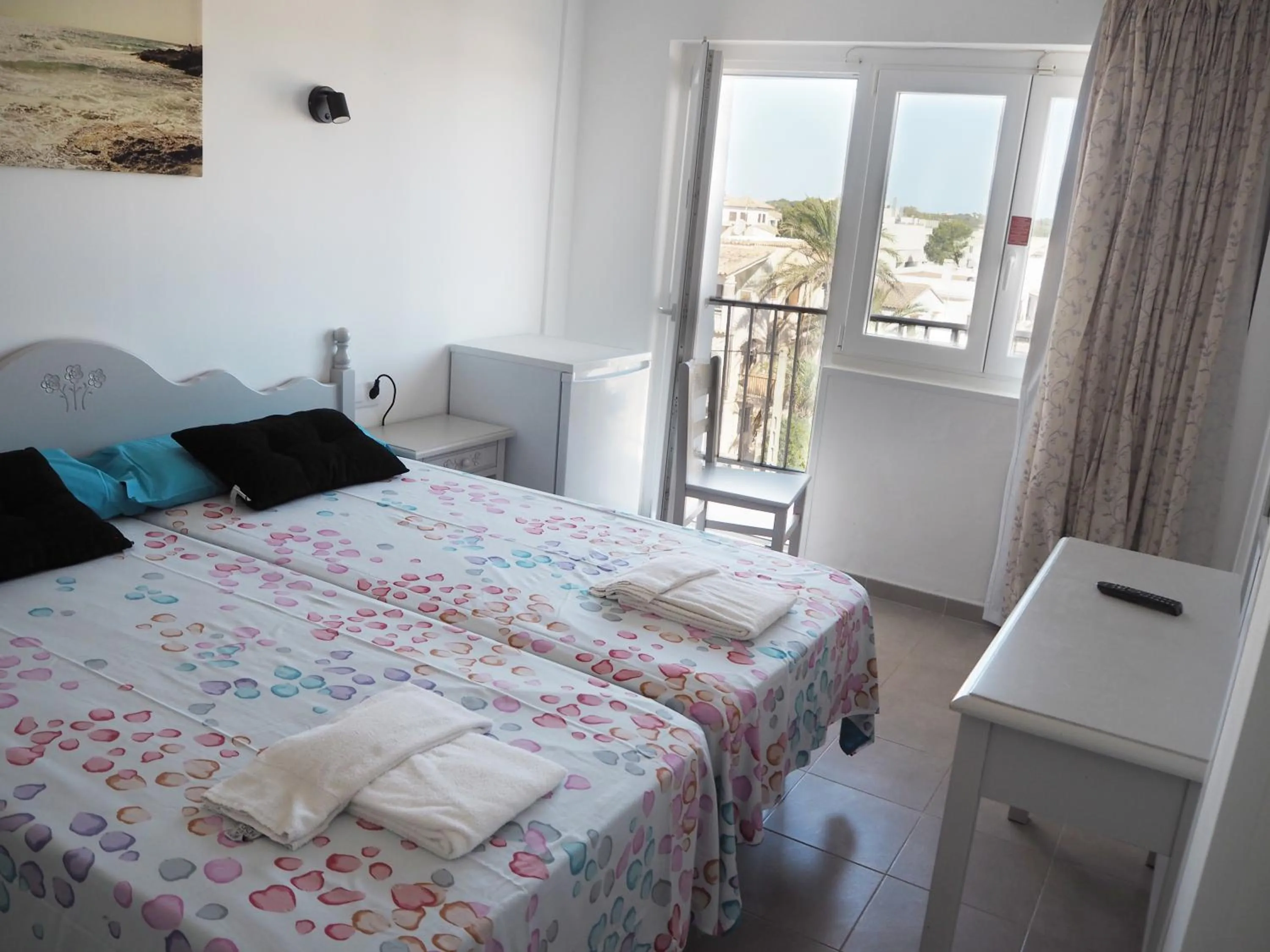 Photo of the whole room, Bed in Hotel Rocamar