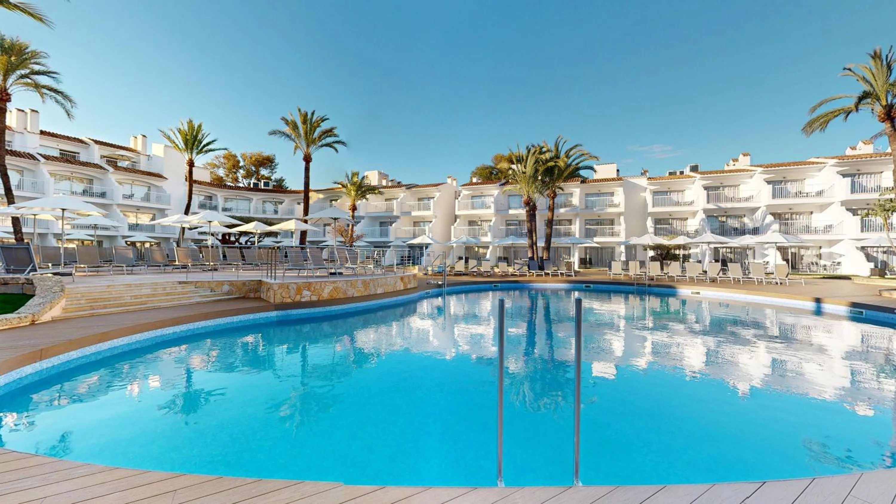 Swimming pool in Playas Ca's Saboners