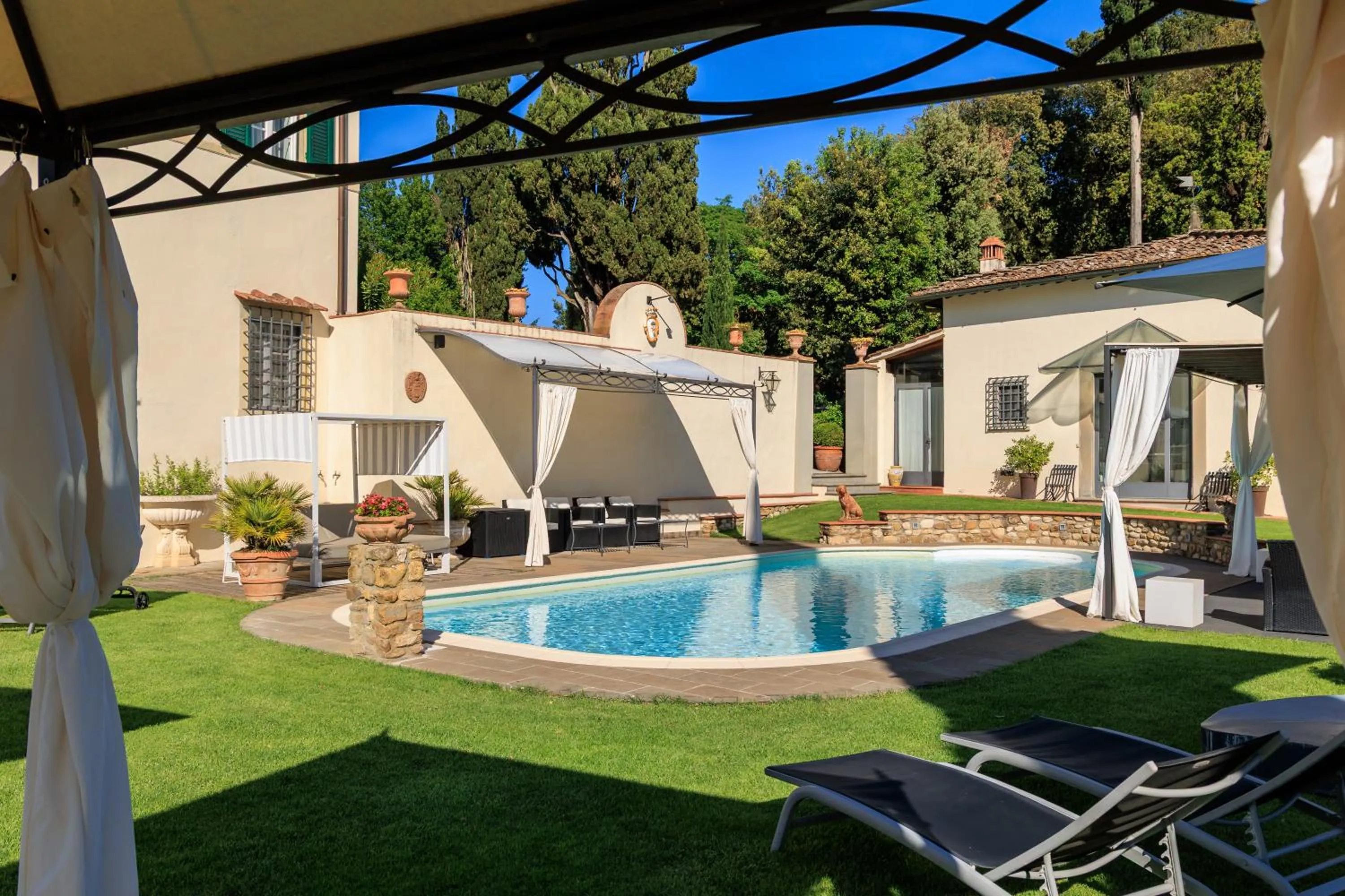 Swimming pool in Villa Il Sasso - Dimora d'Epoca