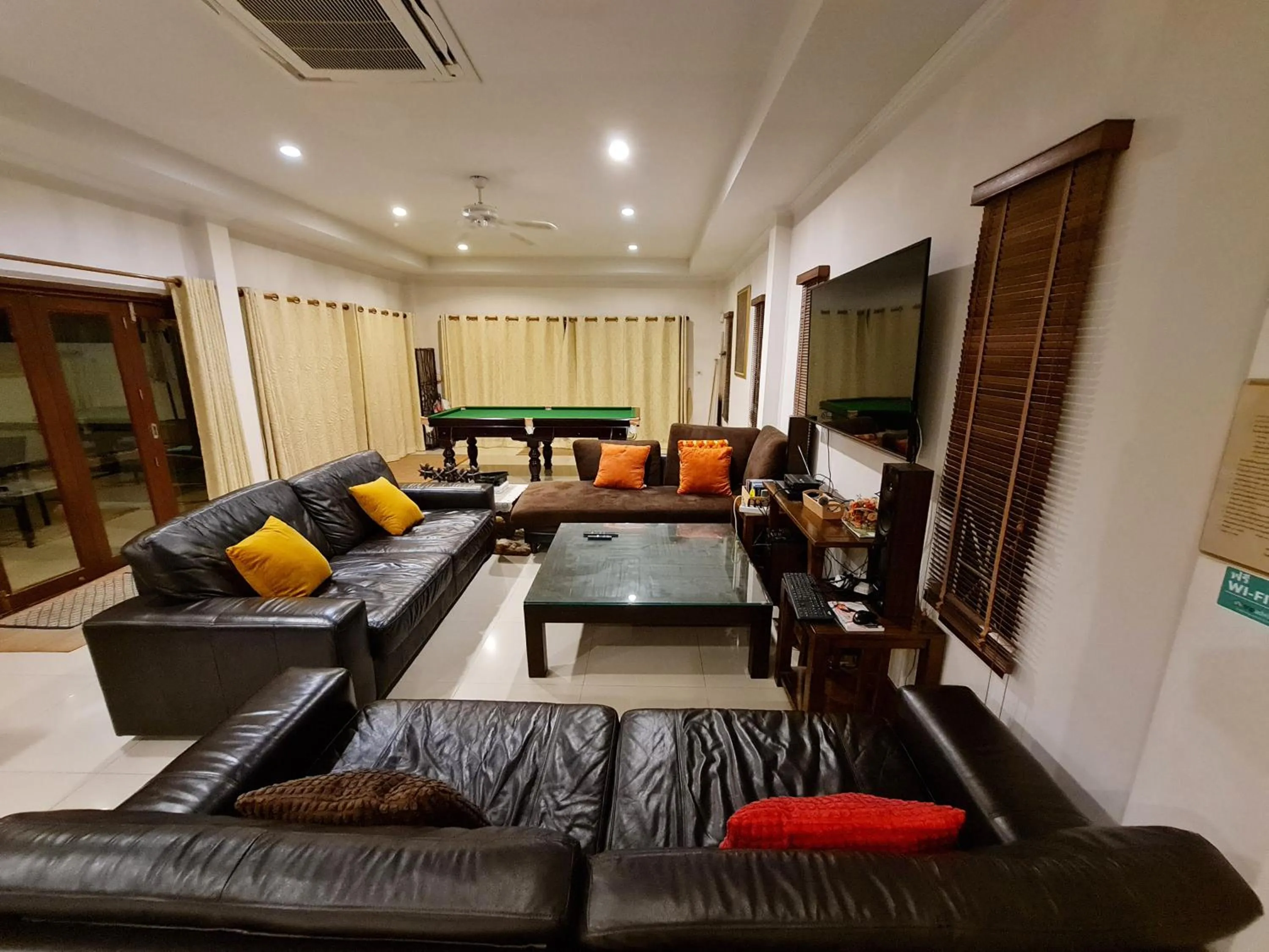 Living room in ทิวาพูลวิลล่า หัวหิน Thiva Pool Villa Hua Hin