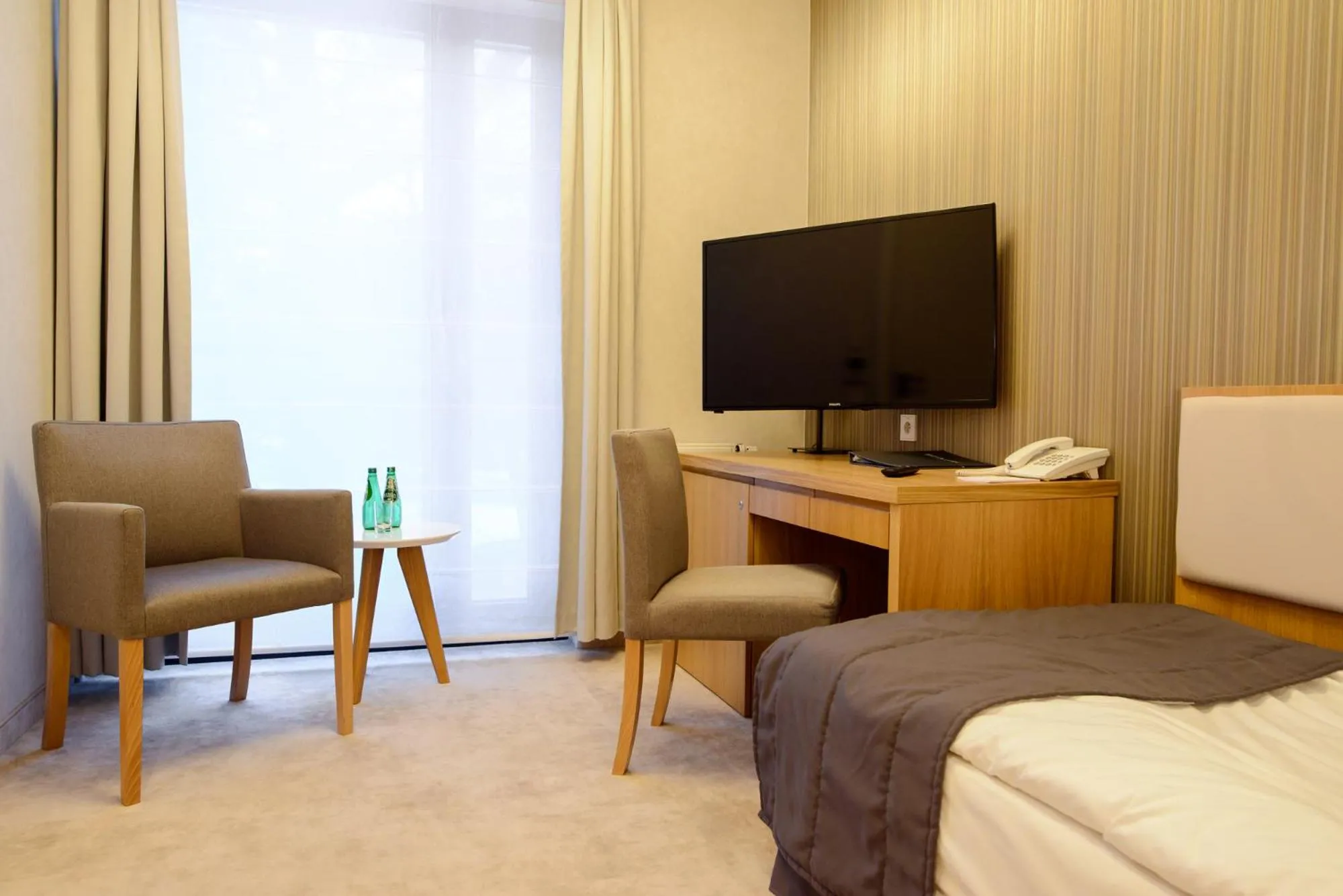 Photo of the whole room, Bed in Eva Park Life & Spa