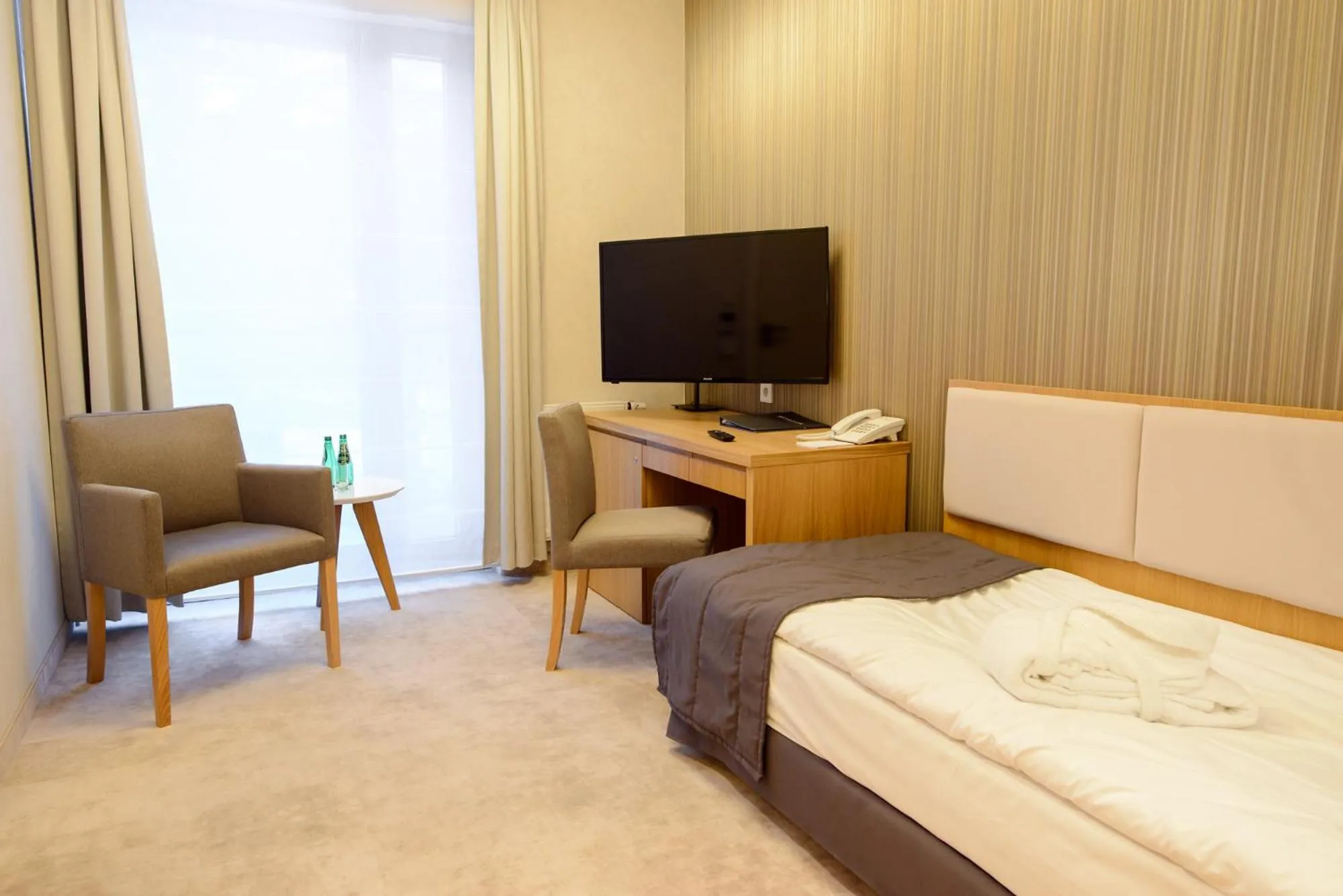 Photo of the whole room, Bed in Eva Park Life & Spa