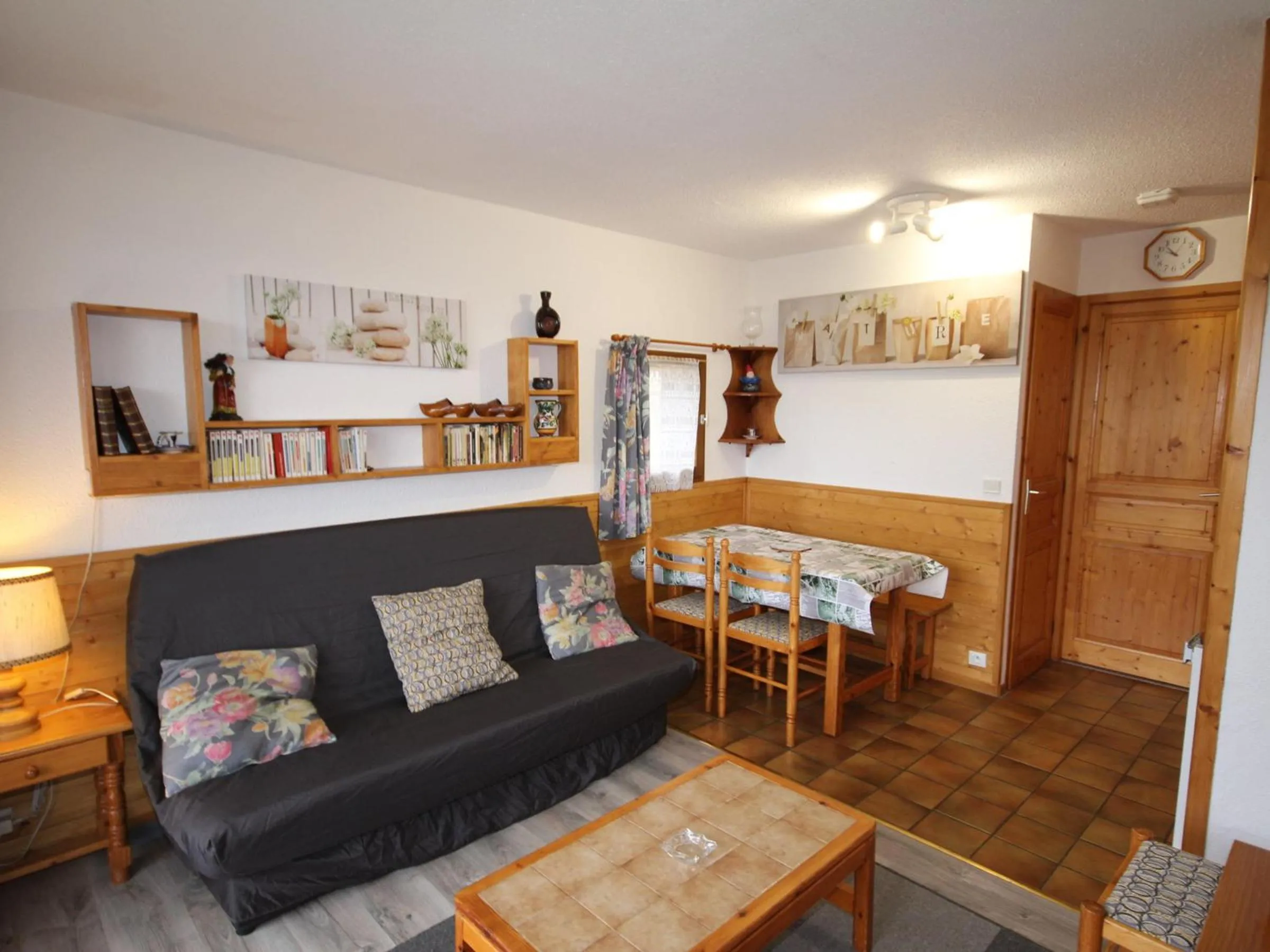 Studio cabine avec grande terrasse et emplacement idéal - FR-1-293-15