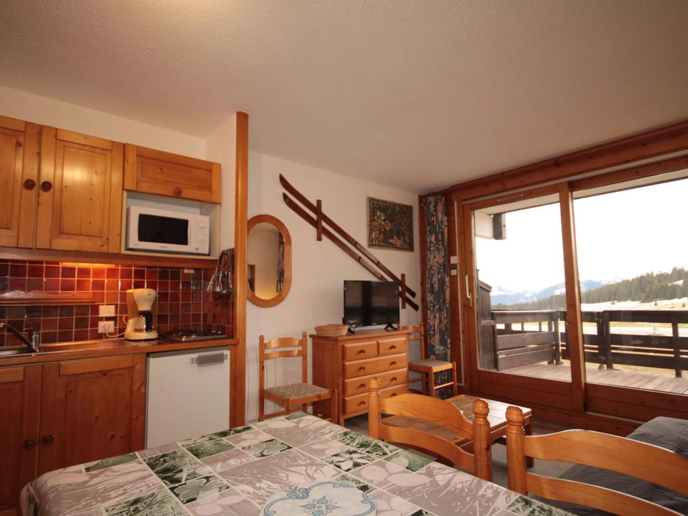 Studio cabine avec grande terrasse et emplacement idéal - FR-1-293-15