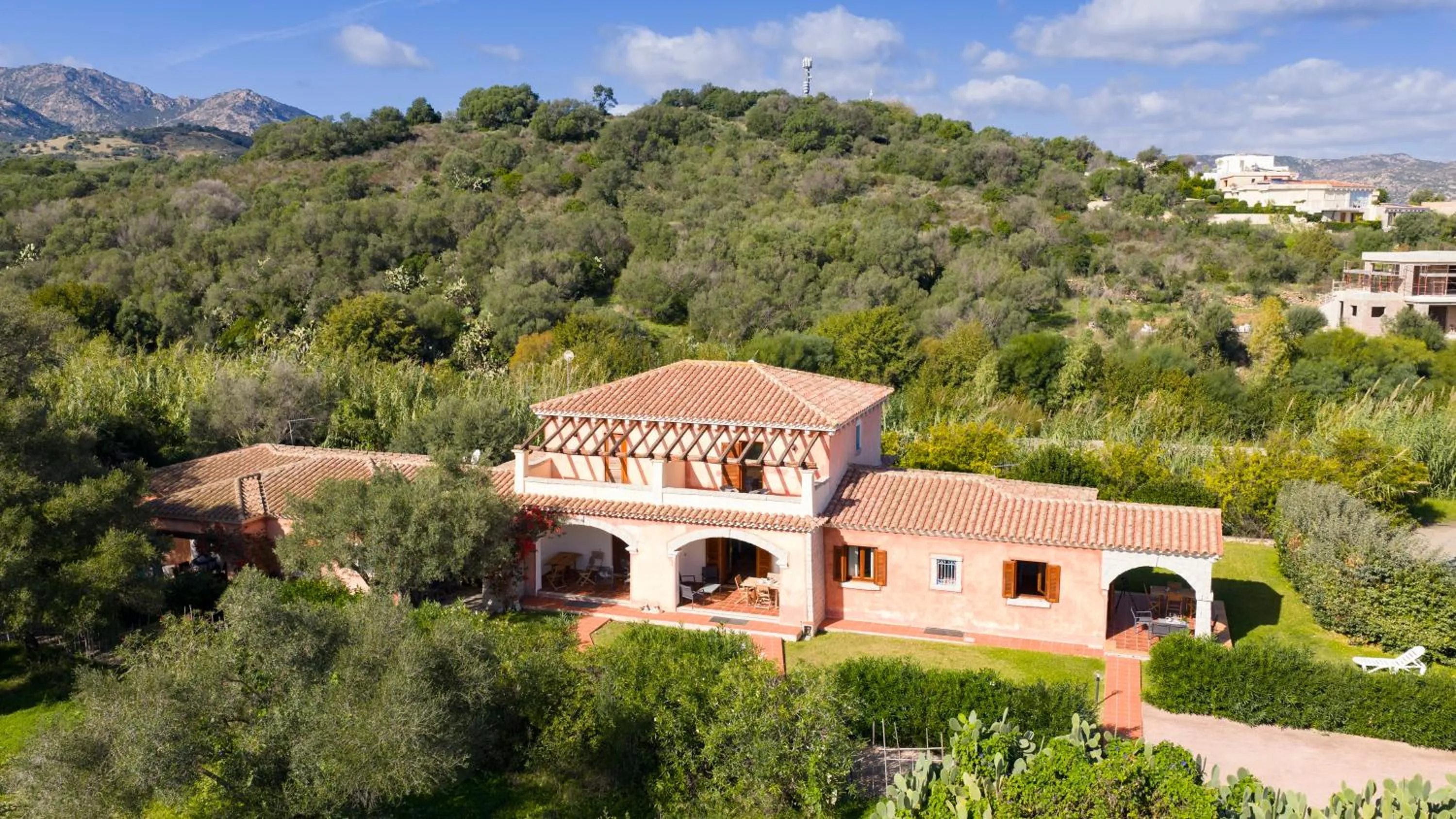 Property building in Vecchio Stazzo