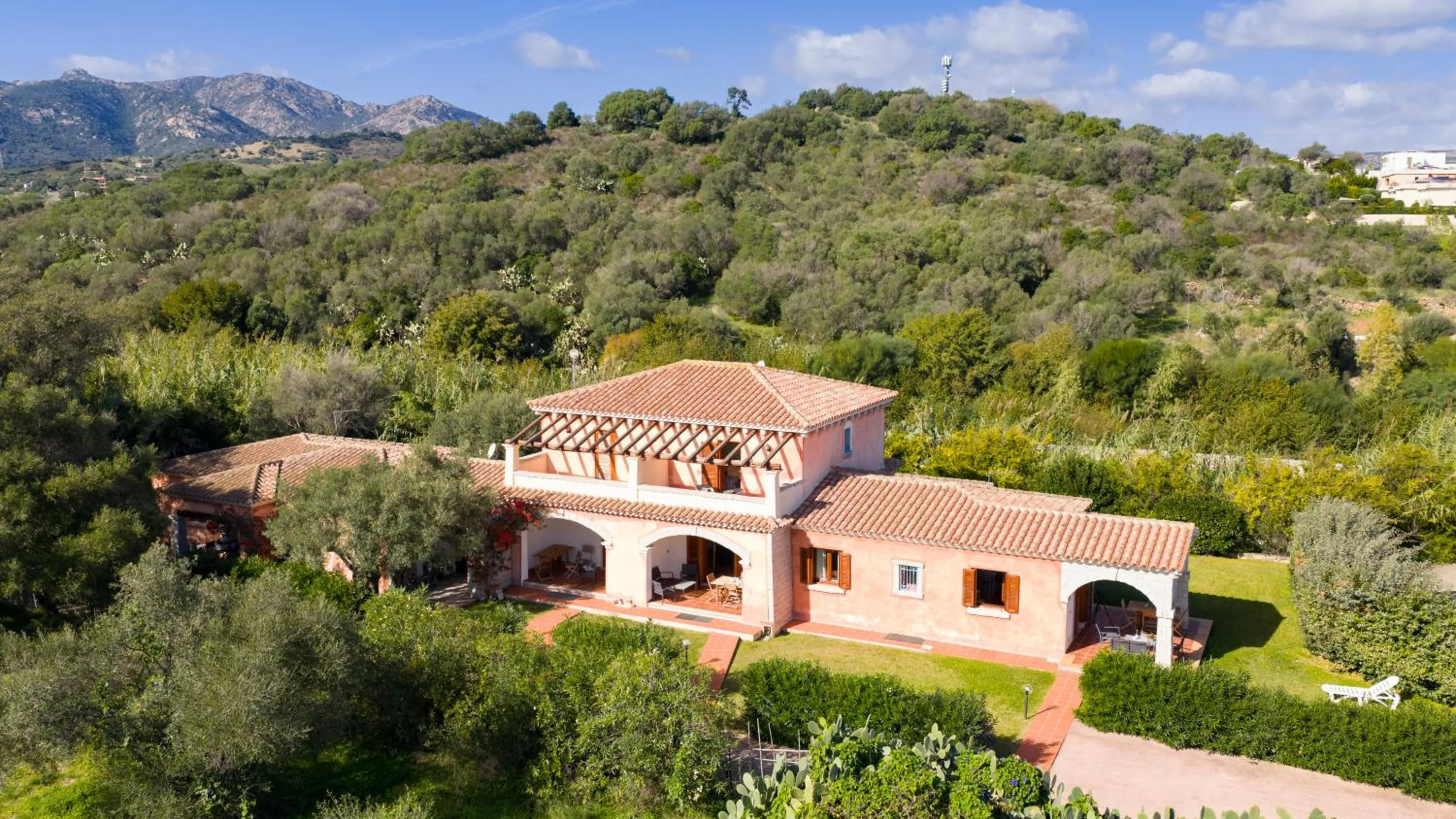 Property building in Vecchio Stazzo