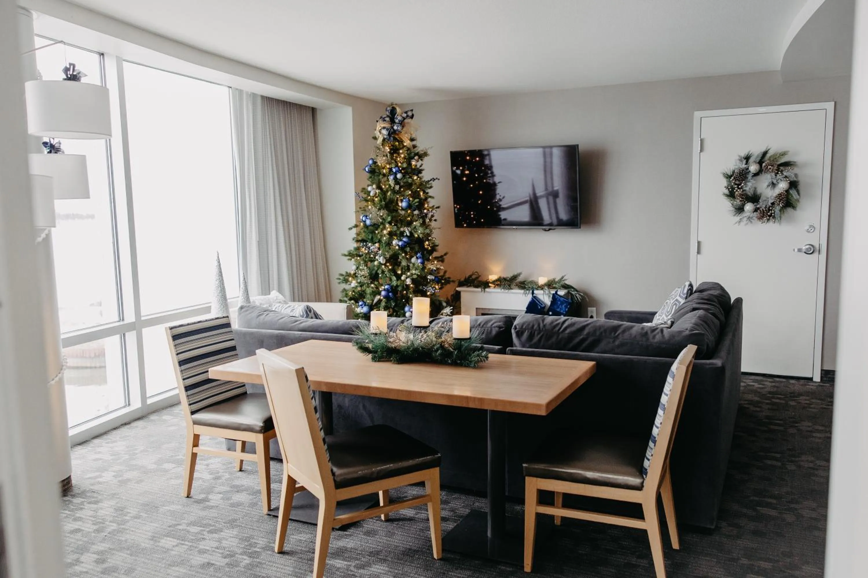 Family in Courtyard by Marriott Erie Bayfront