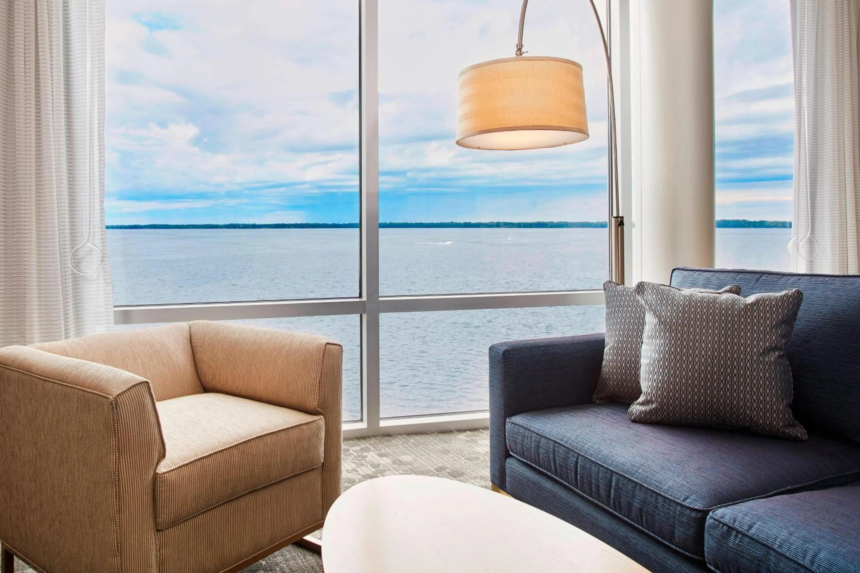 Living room in Courtyard by Marriott Erie Bayfront