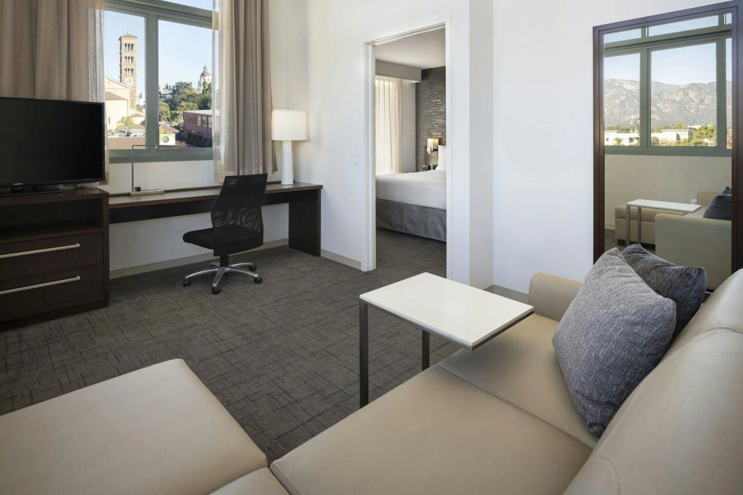 Living room in Residence Inn by Marriott Los Angeles Pasadena/Old Town