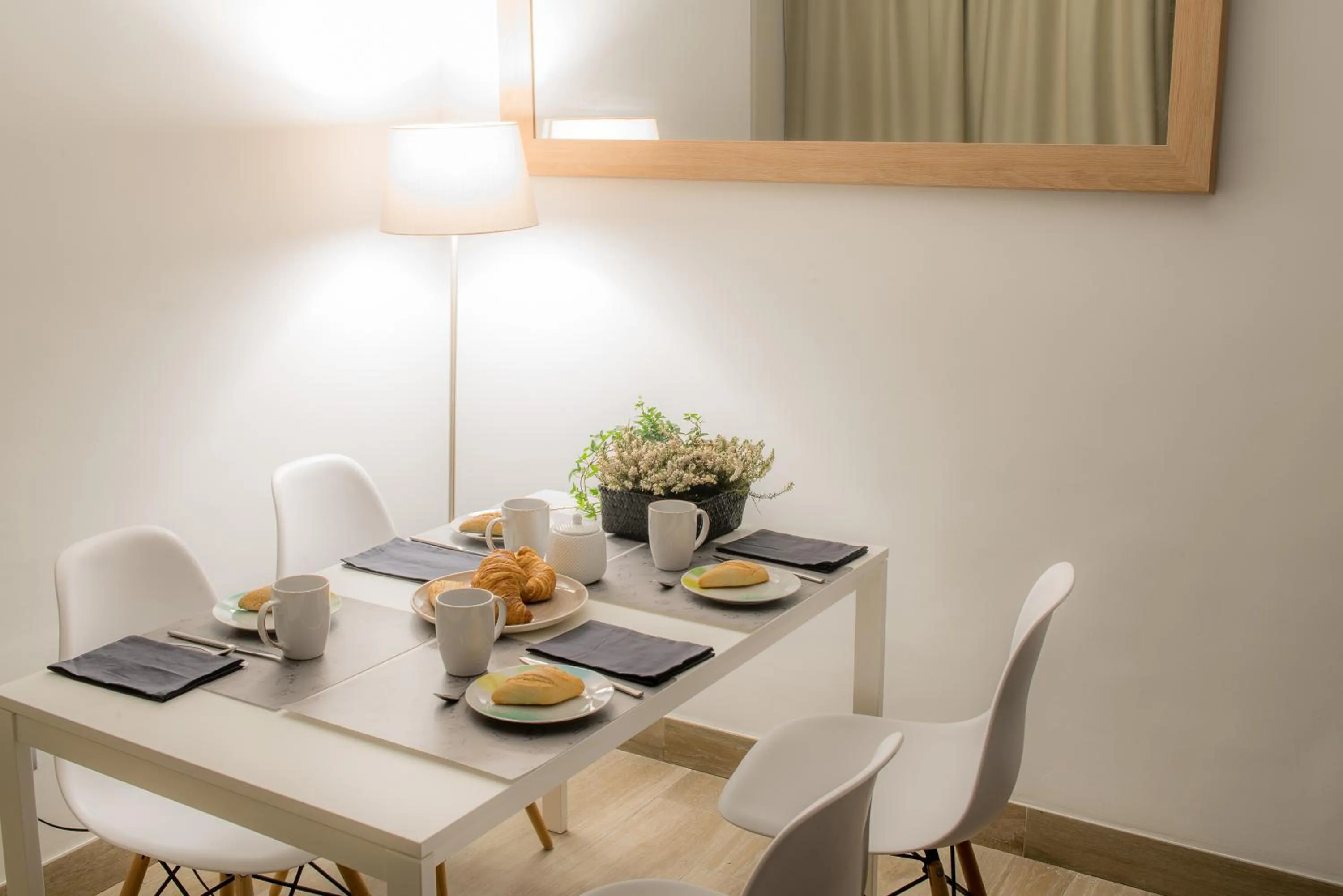 Dining area in Apartamentos Campo Del Príncipe