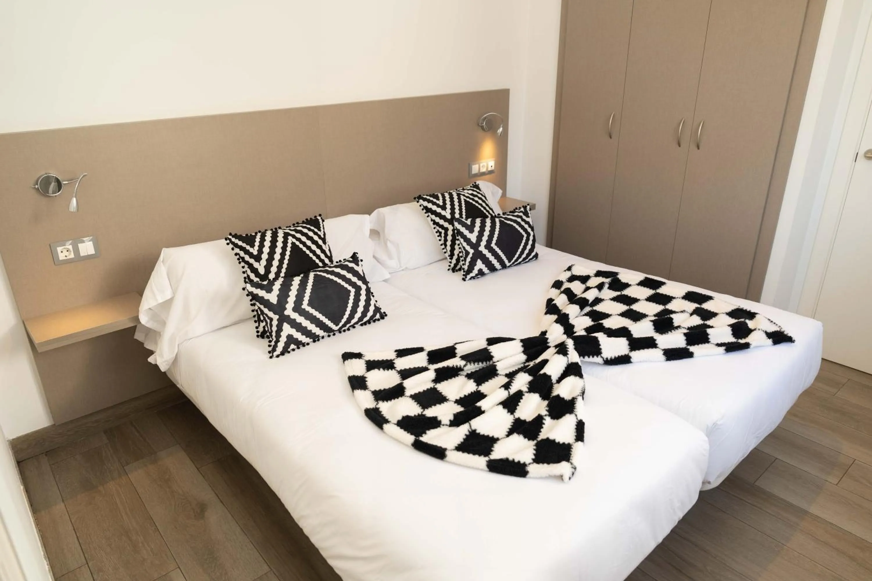 Bedroom, Bed in Apartamentos Campo Del Príncipe