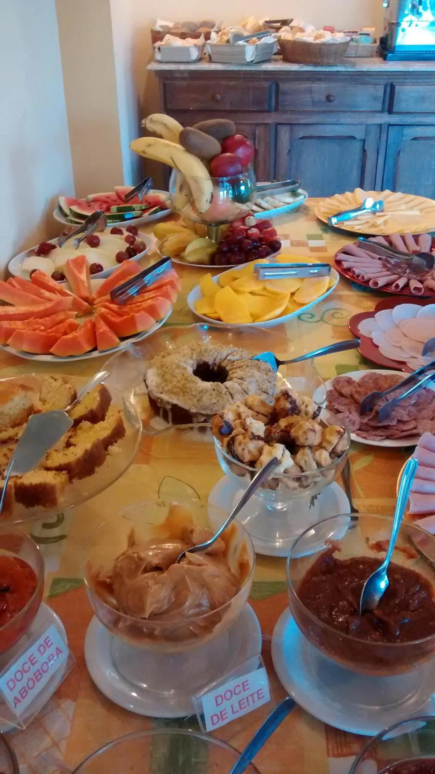 Buffet breakfast in Pousada D'amoras