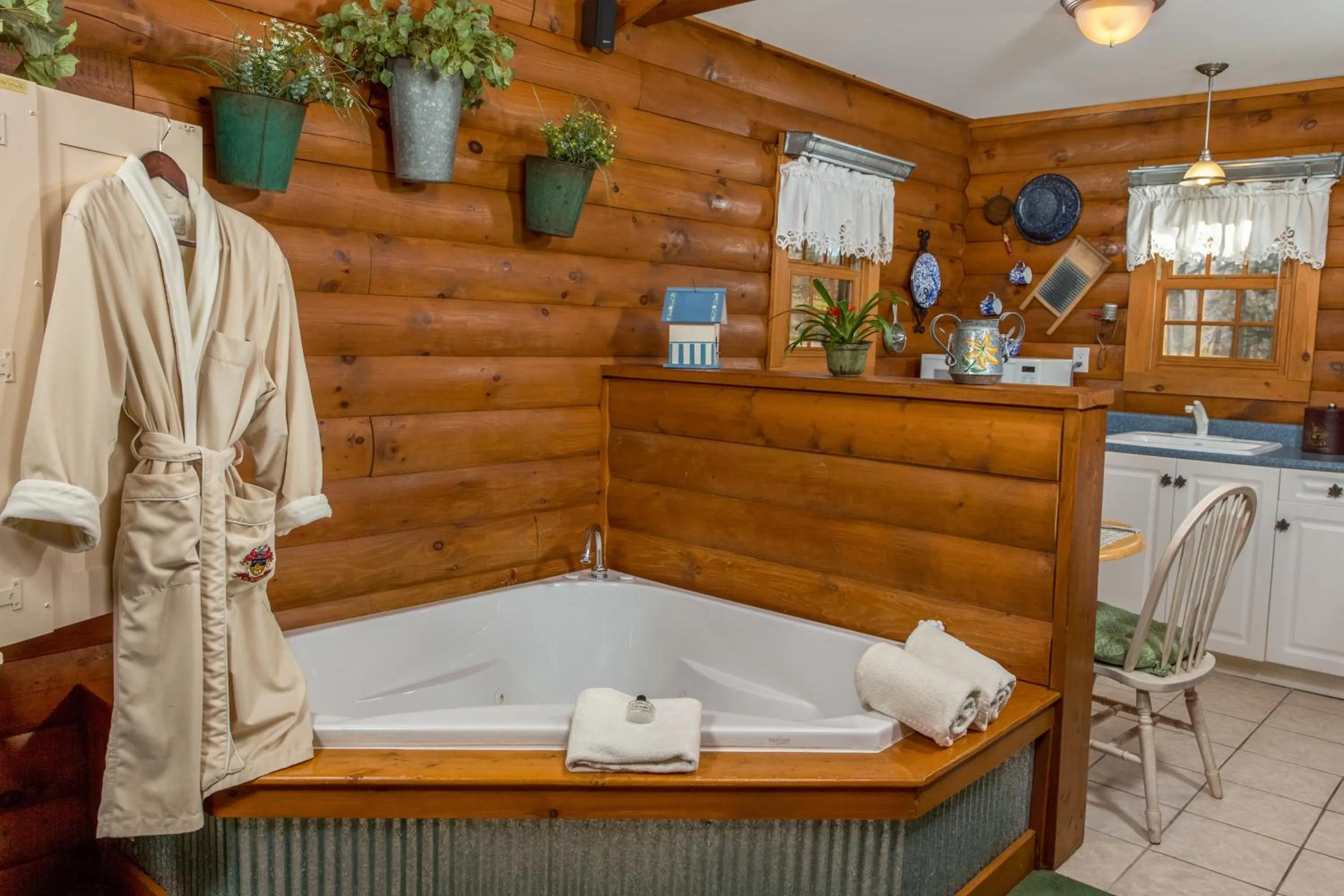 Hot Tub in Goldmoor Inn & Resort