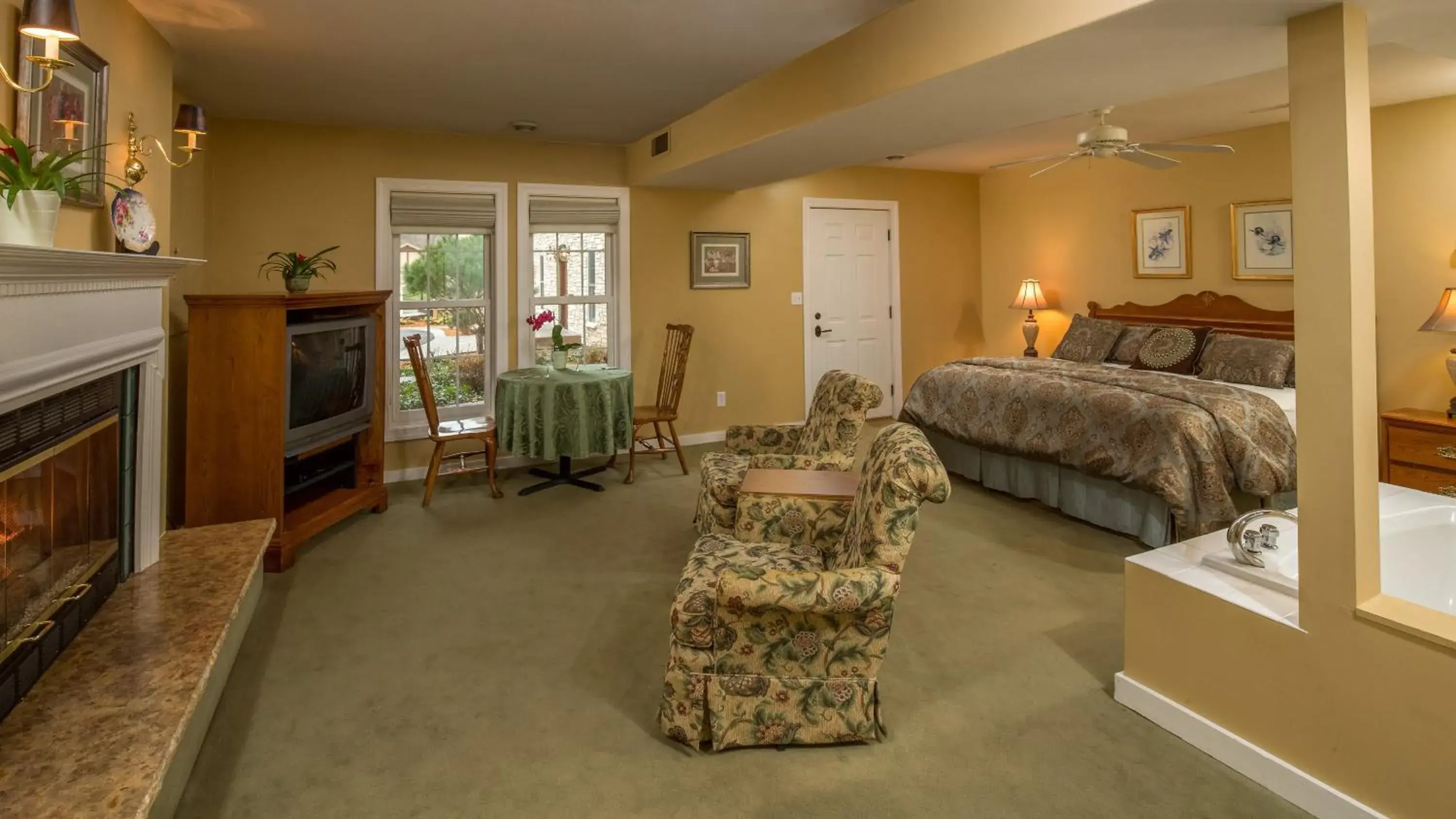Suite in Goldmoor Inn & Resort Suite in Goldmoor Inn & Resort