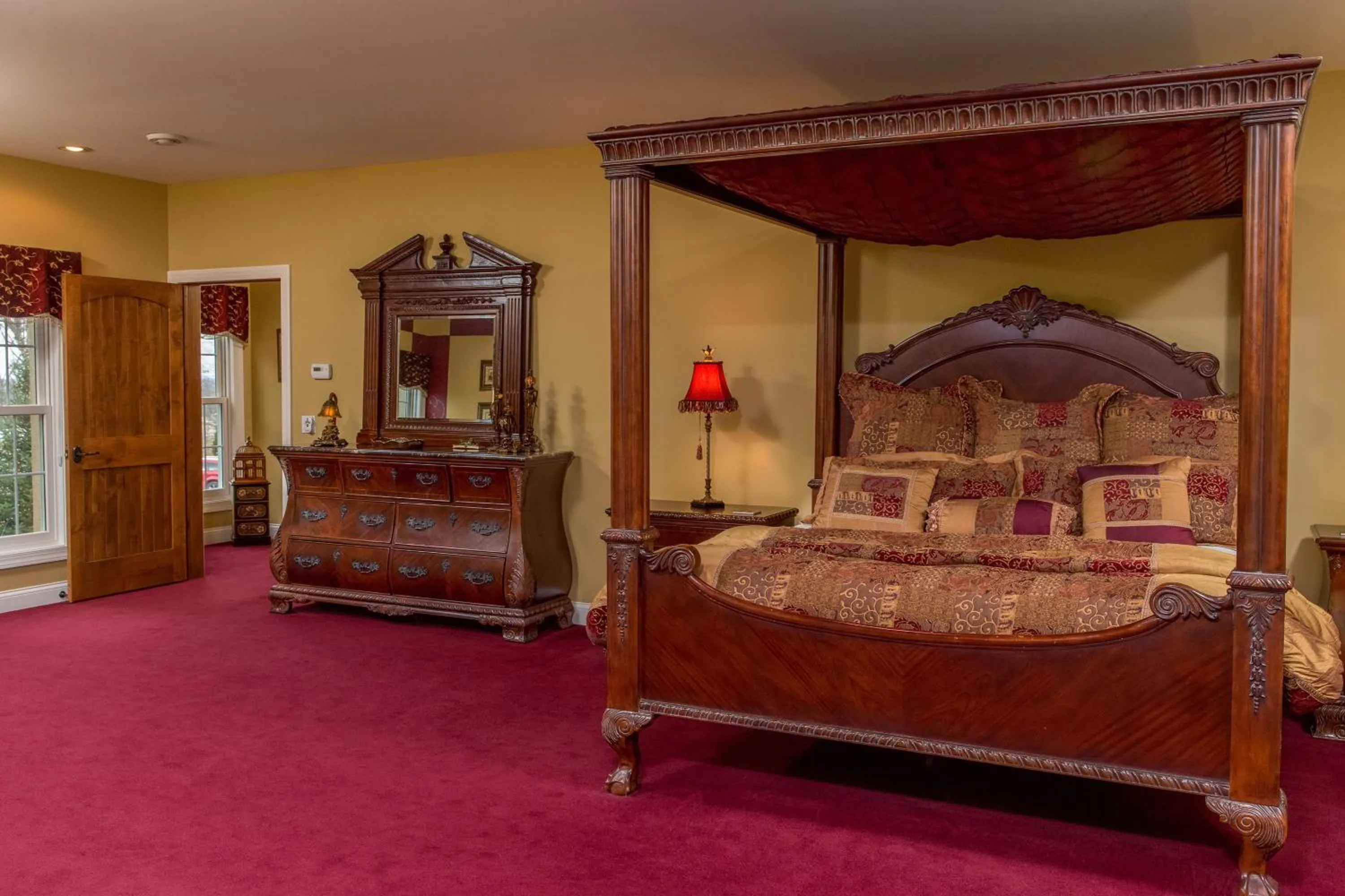 Bed in Goldmoor Inn & Resort