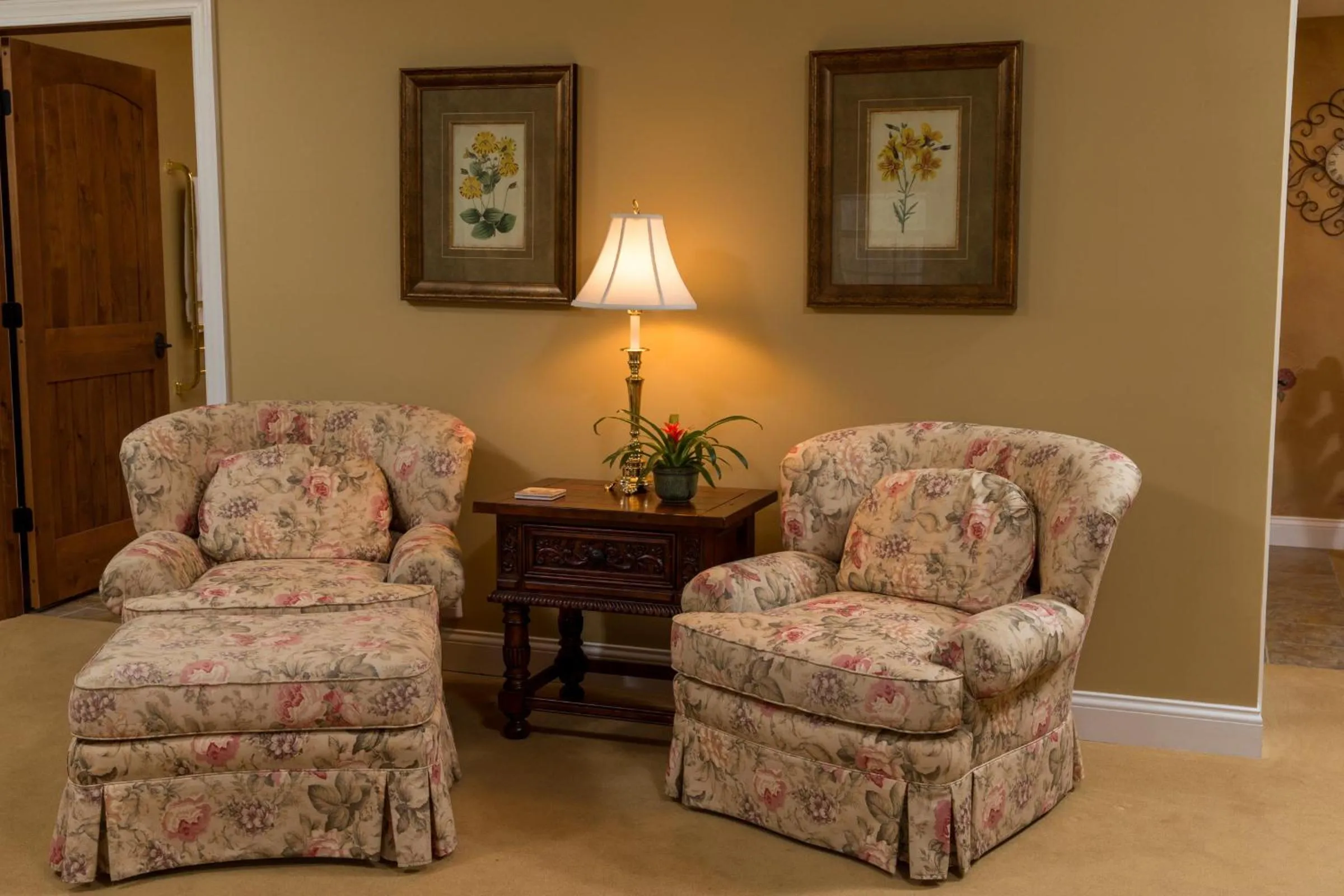 Seating area in Goldmoor Inn & Resort