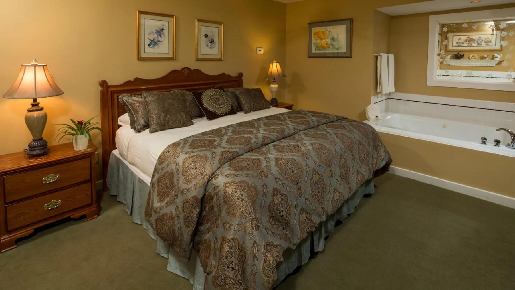 Bed in Goldmoor Inn & Resort
