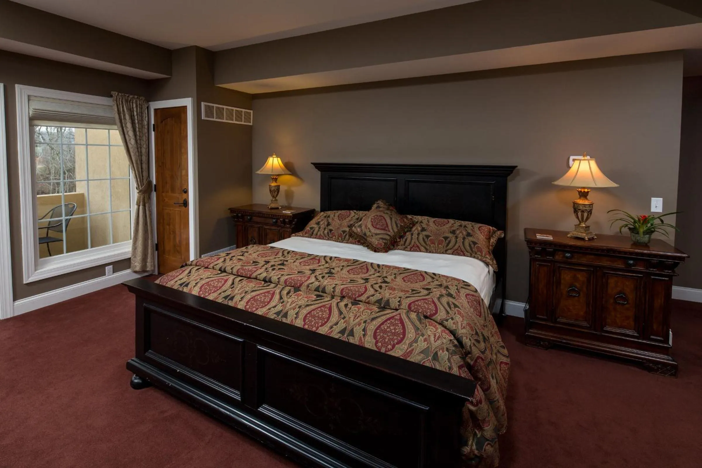 Bed in Goldmoor Inn & Resort
