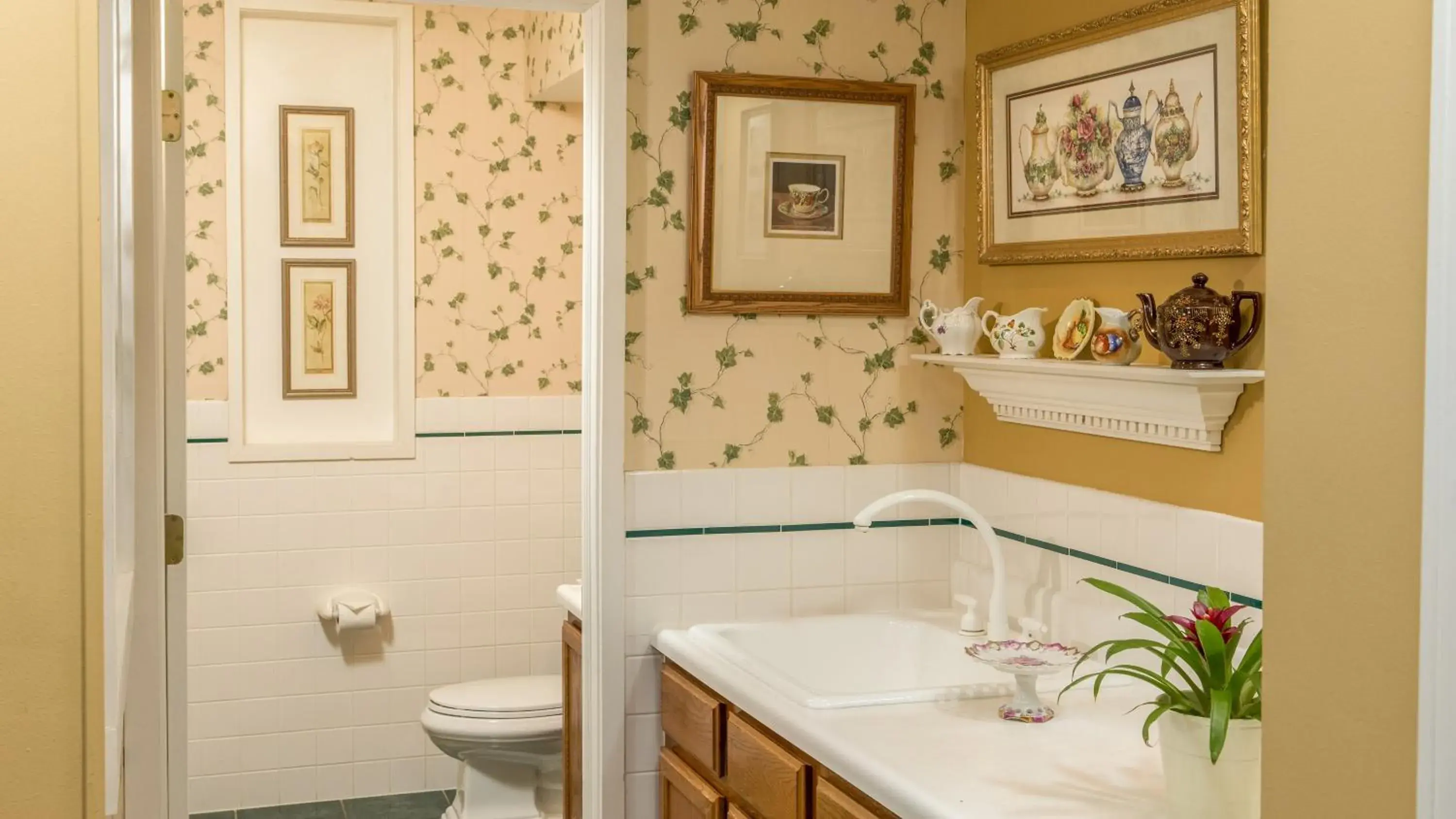 Suite in Goldmoor Inn & Resort Suite in Goldmoor Inn & Resort