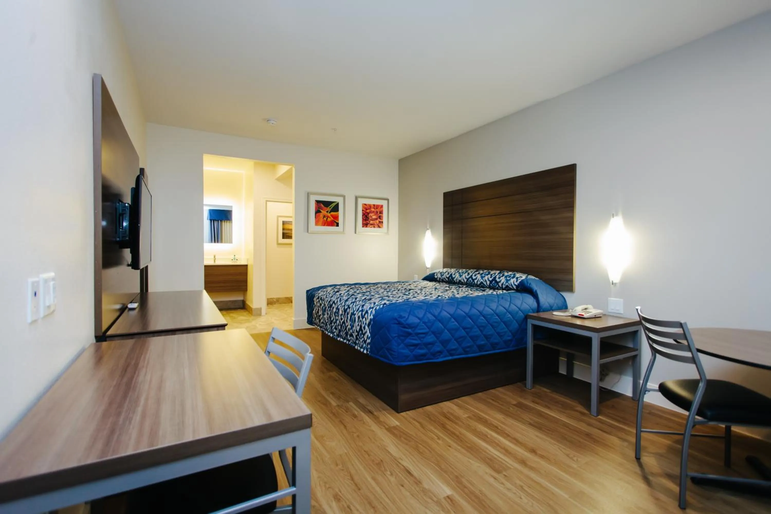 Photo of the whole room, Bed in Palace Inn Blue City Centre