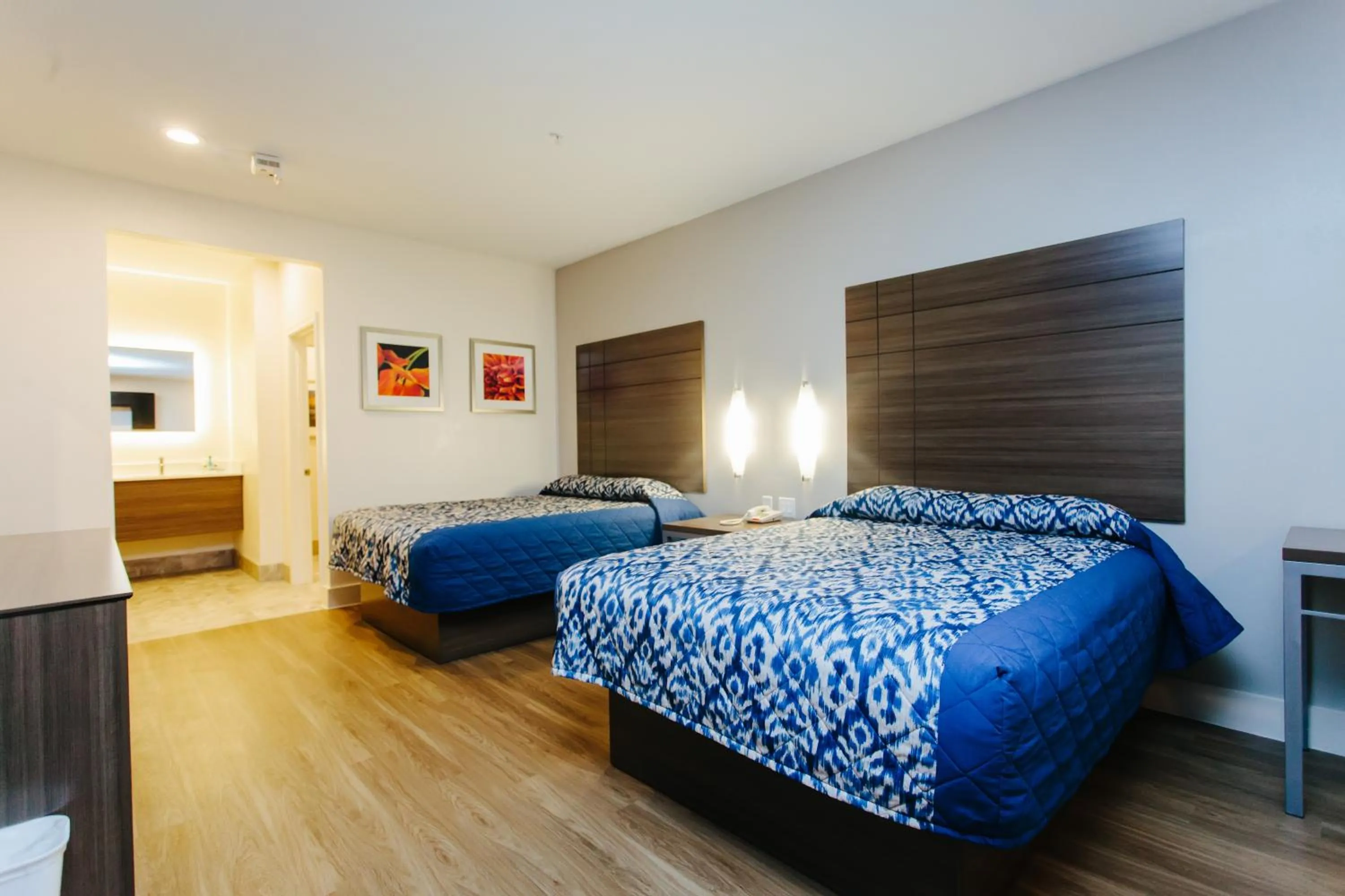 Photo of the whole room, Bed in Palace Inn Blue City Centre