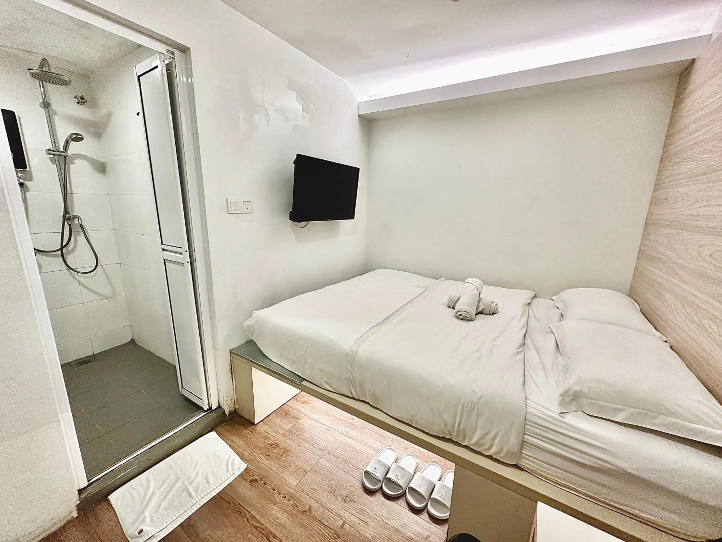 Photo of the whole room, Bed in Hotel 57 USJ 21 Subang Jaya