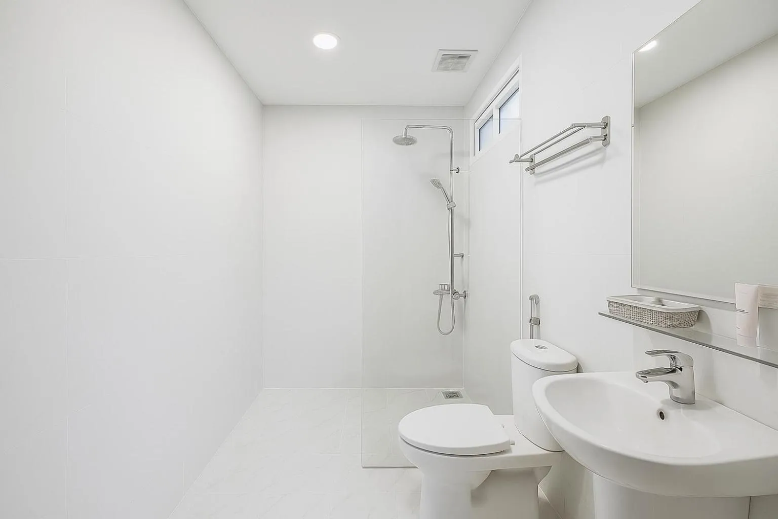 Shower in Tuan Thuy Hotel