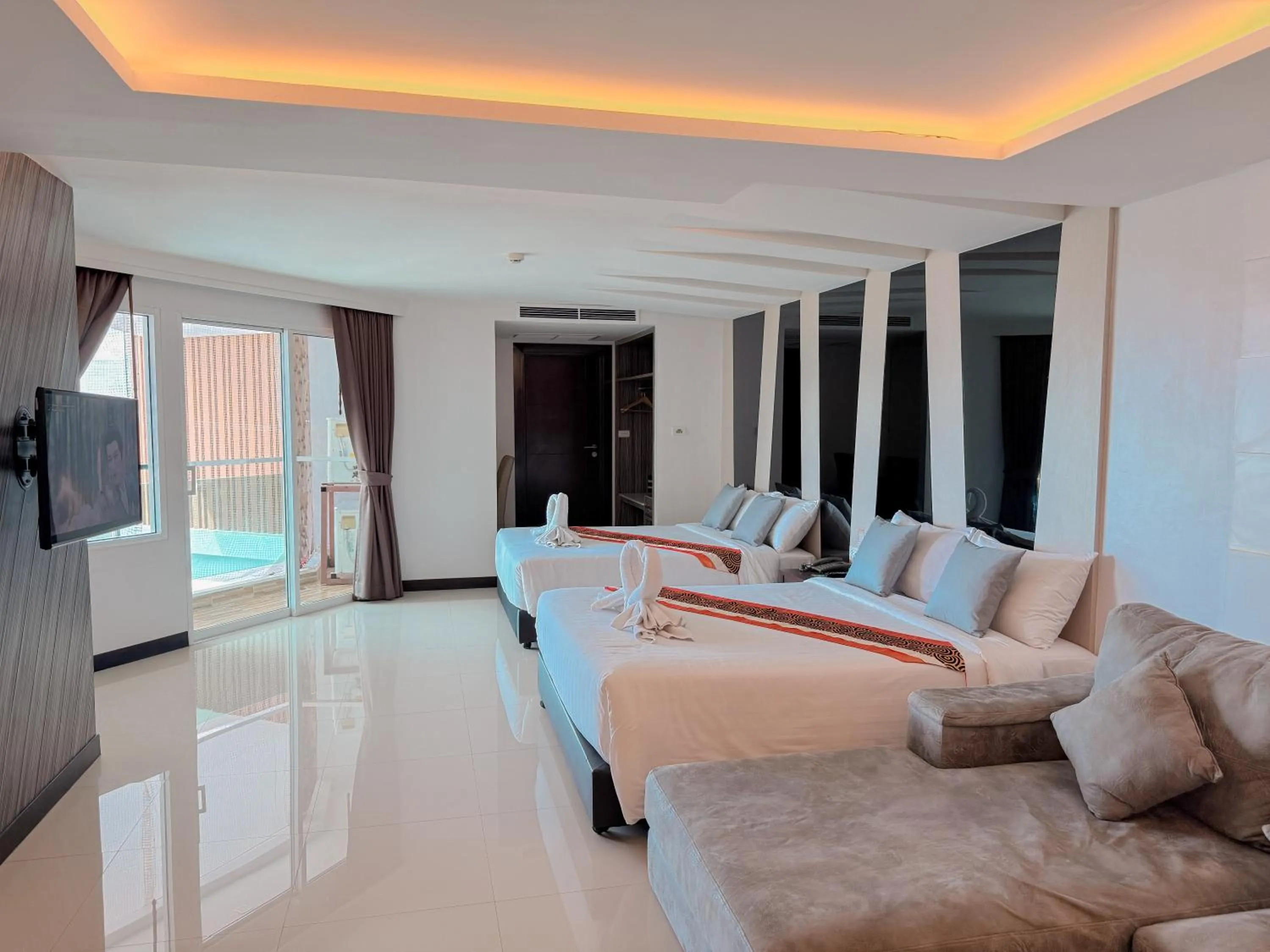 Vareena palace hotel