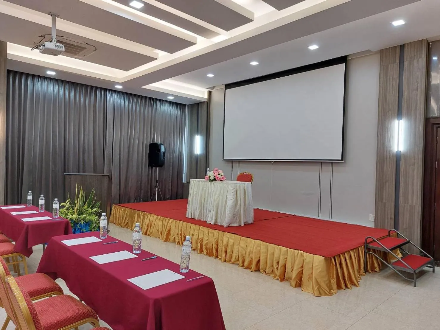 Vareena palace hotel