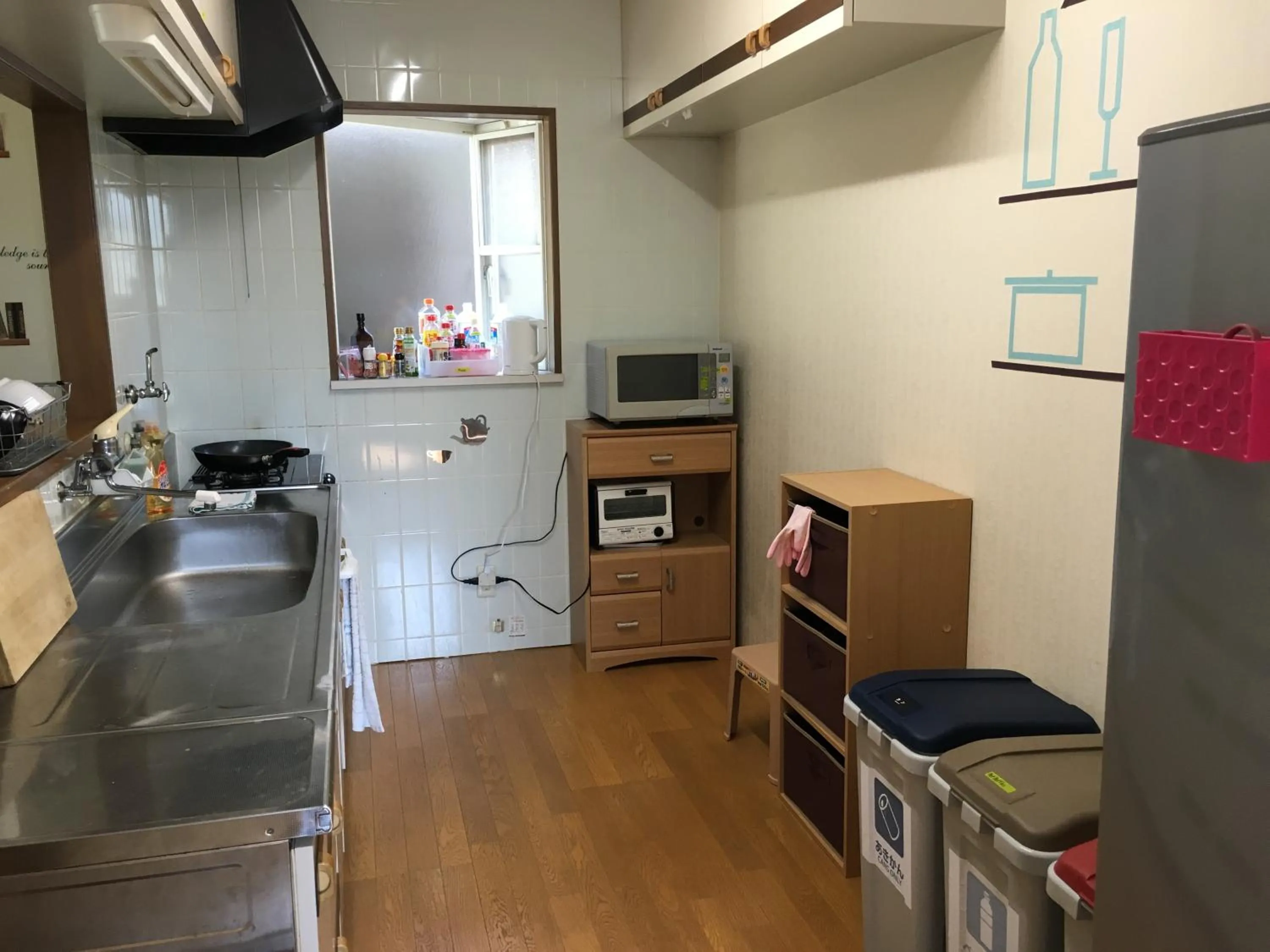 Kitchen or kitchenette in Gerobal Hostel