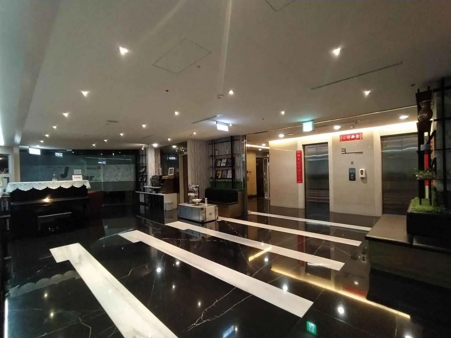 Communal lounge/ TV room in Hotel J Taoyuan