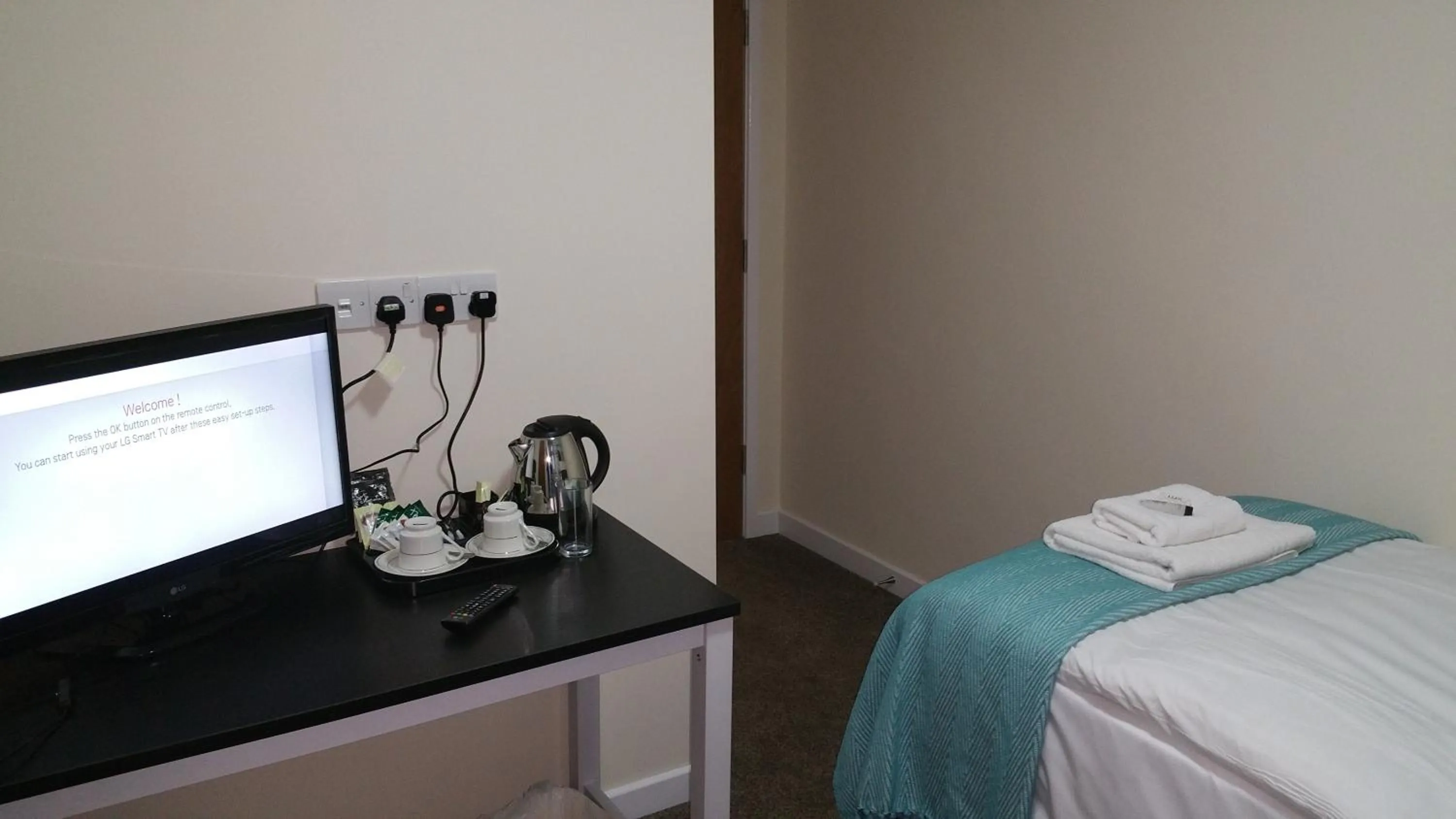 Property building, Bed in The Oxford House