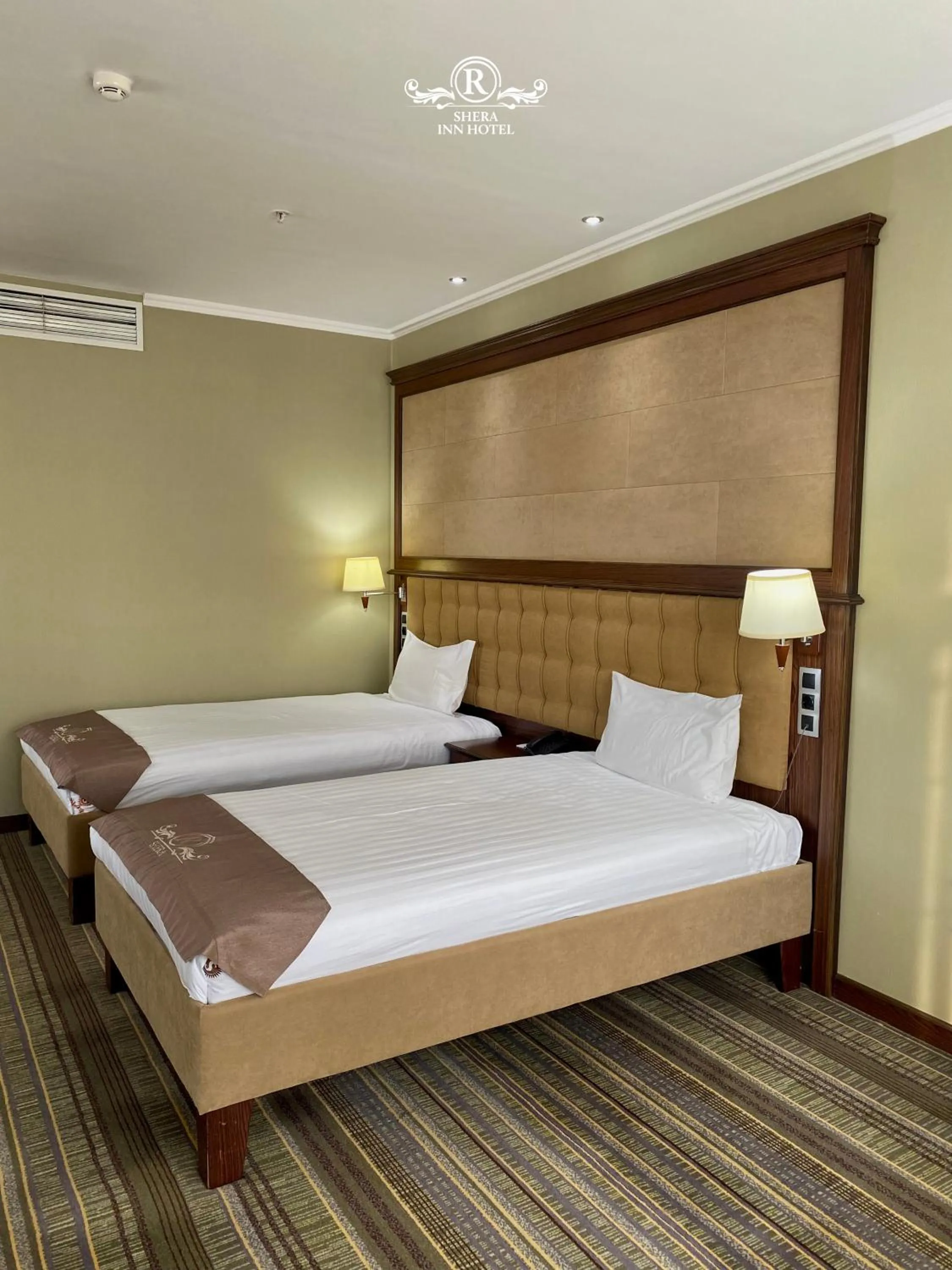 Bed in Shera Inn Hotel