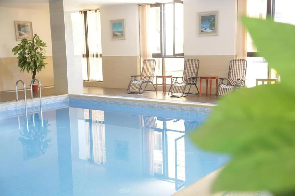 Swimming pool in Shera Inn Hotel