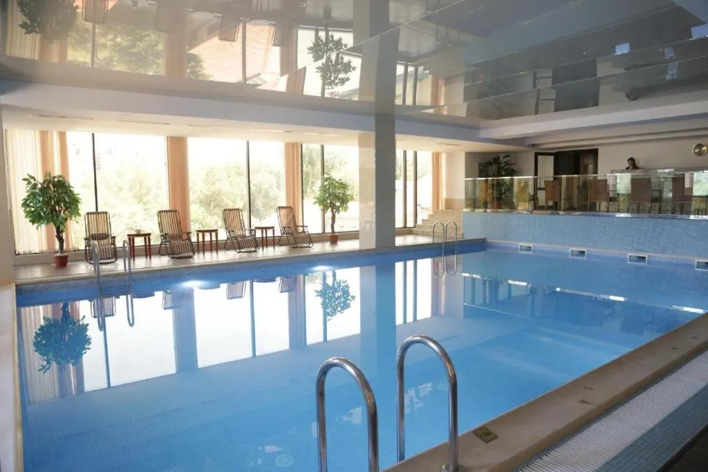 Swimming pool in Shera Inn Hotel