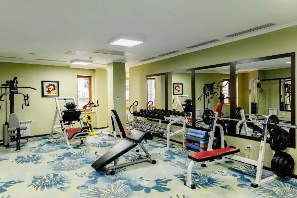 Fitness centre/facilities in Shera Inn Hotel