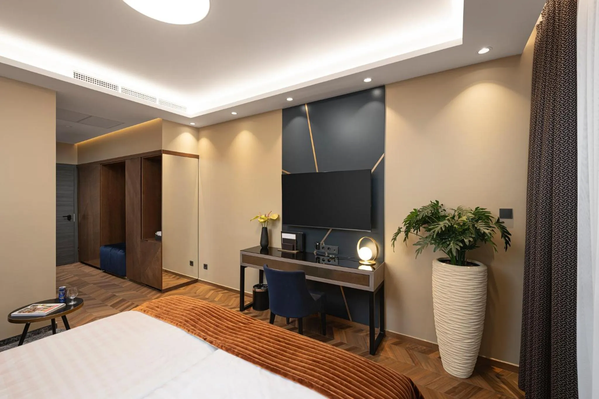 Photo of the whole room, Bed in Avalon Resort & SPA