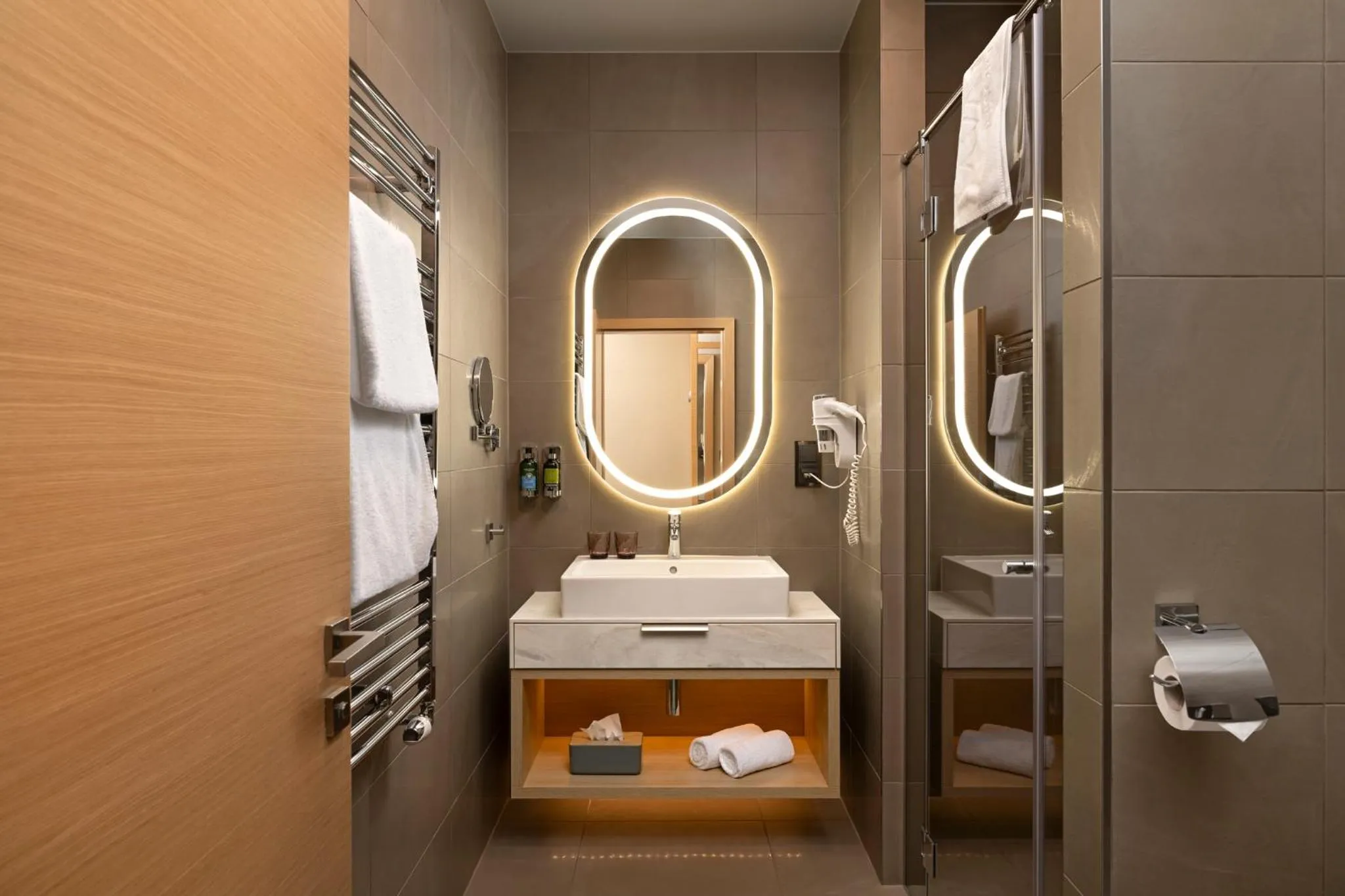 Shower in Avalon Resort & SPA