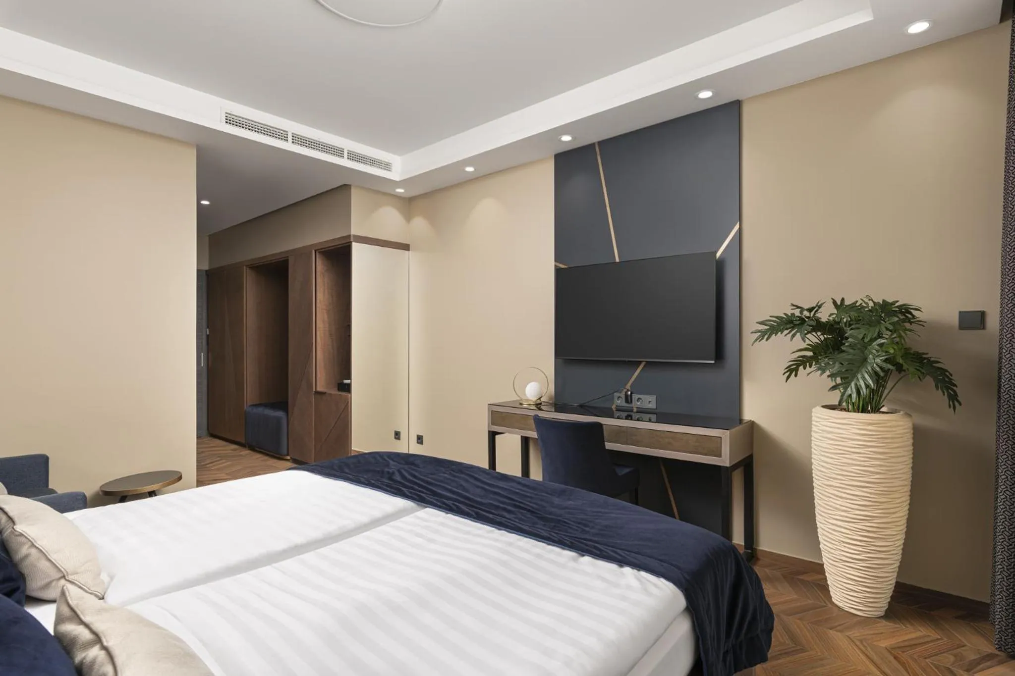 Bed in Avalon Resort & SPA