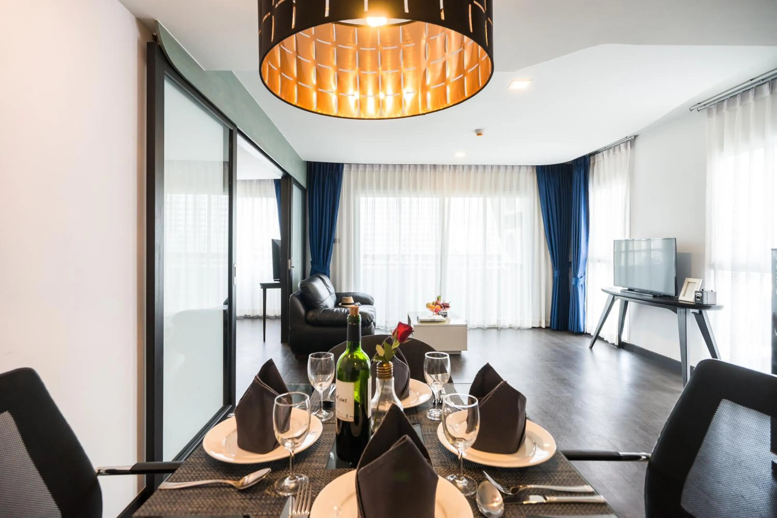 Dining area in Blue Boat Hotel JC