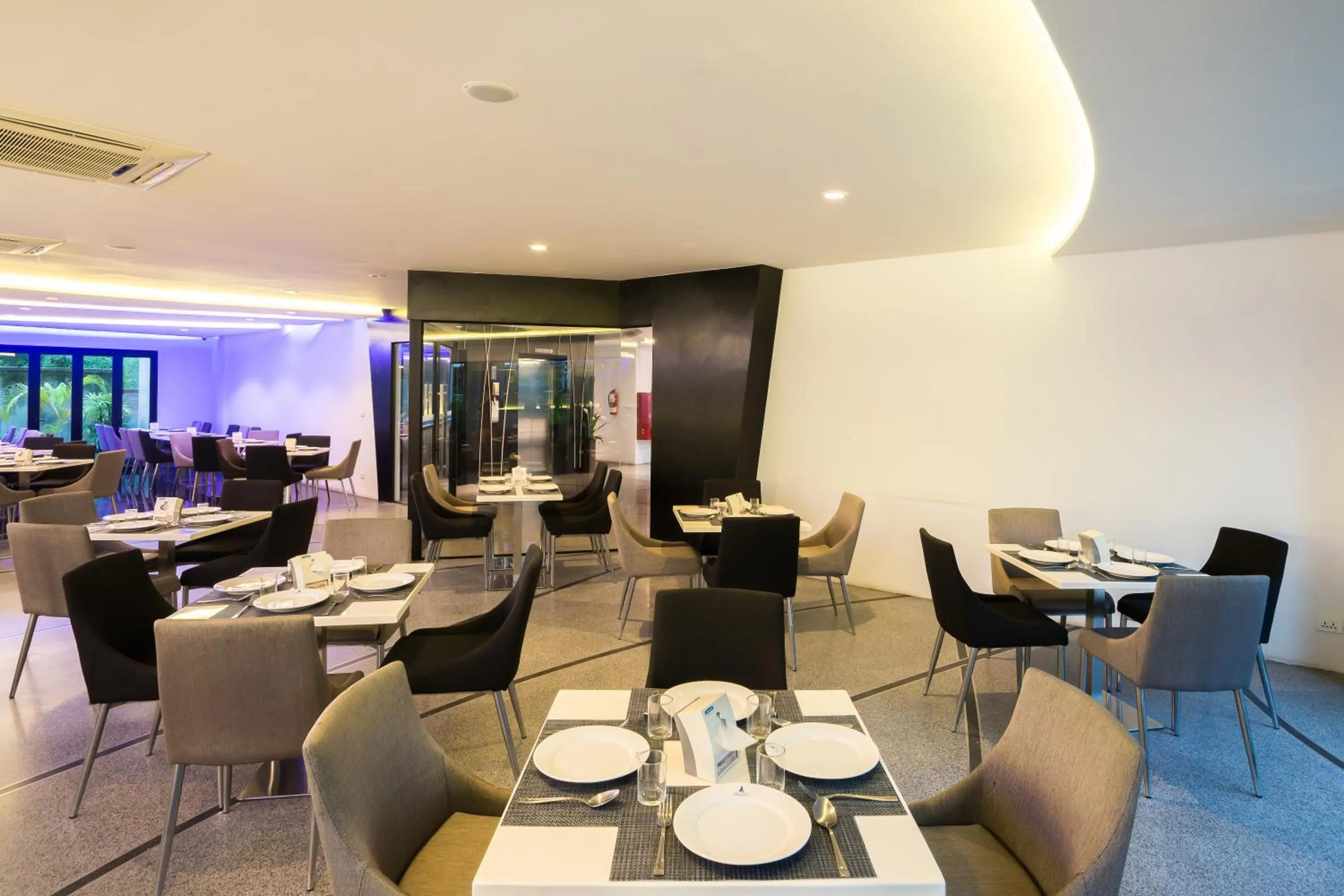 Restaurant/places to eat in Blue Boat Hotel JC