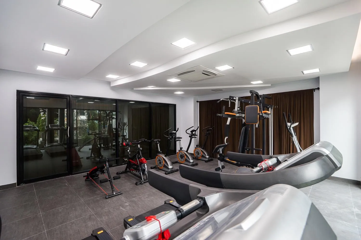 Fitness centre/facilities in Blue Boat Hotel JC