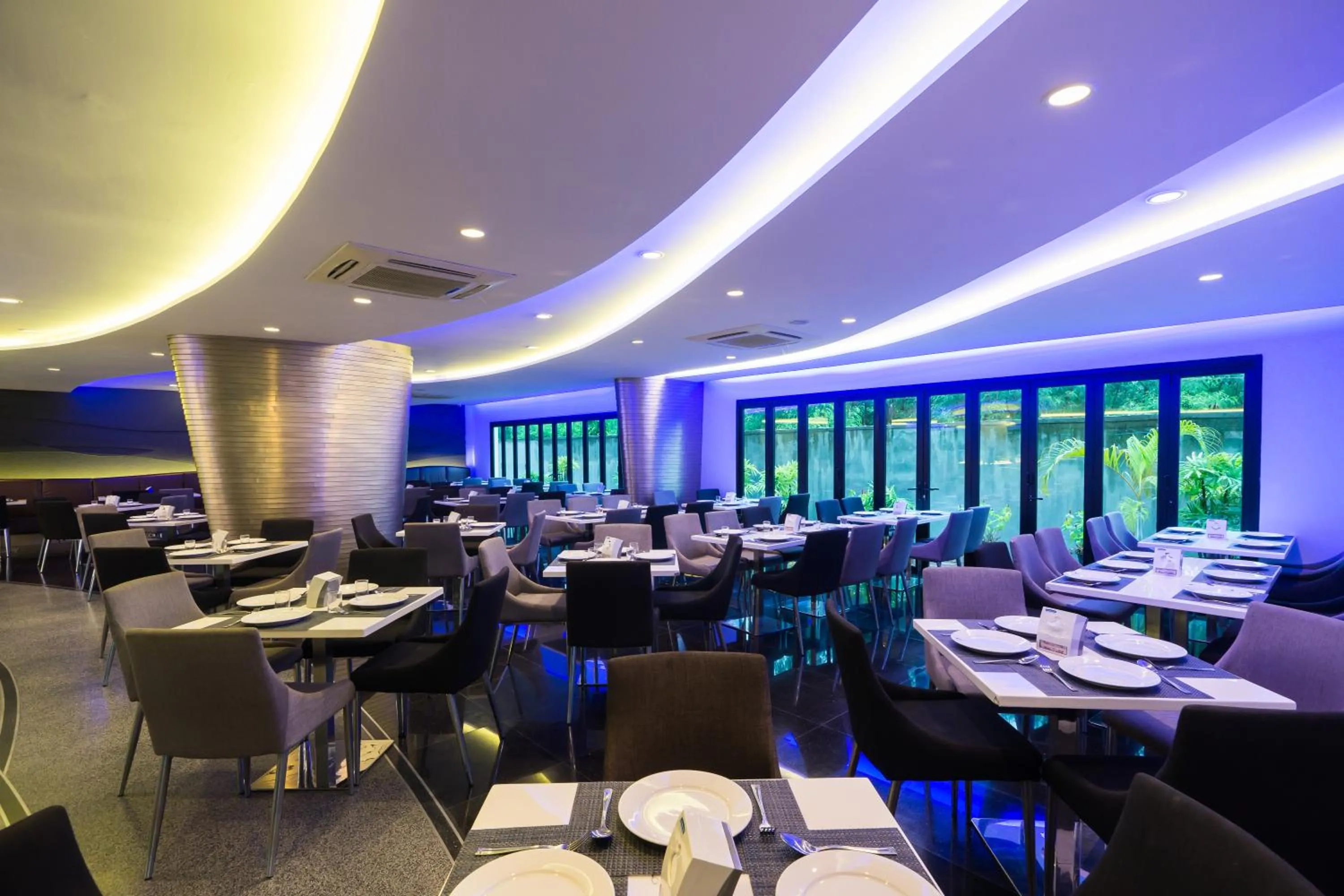 Restaurant/places to eat in Blue Boat Hotel JC