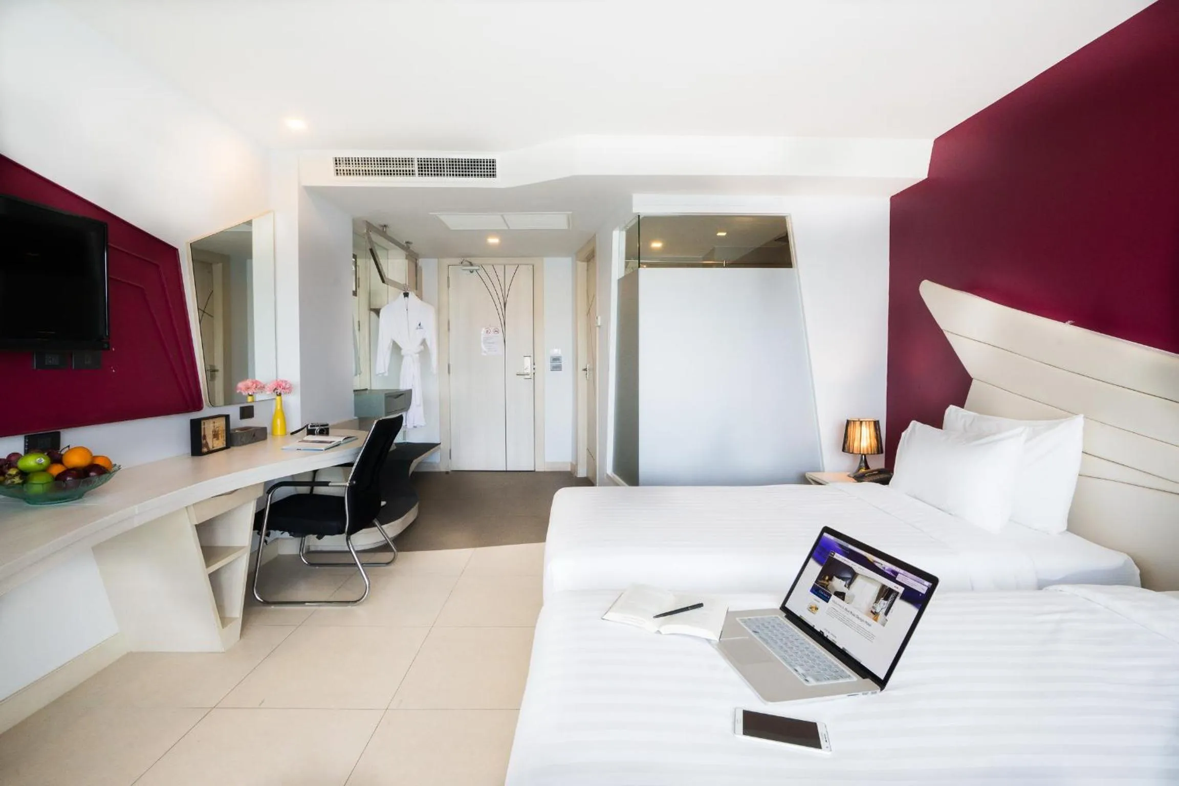 Shower, Bed in Blue Boat Hotel JC