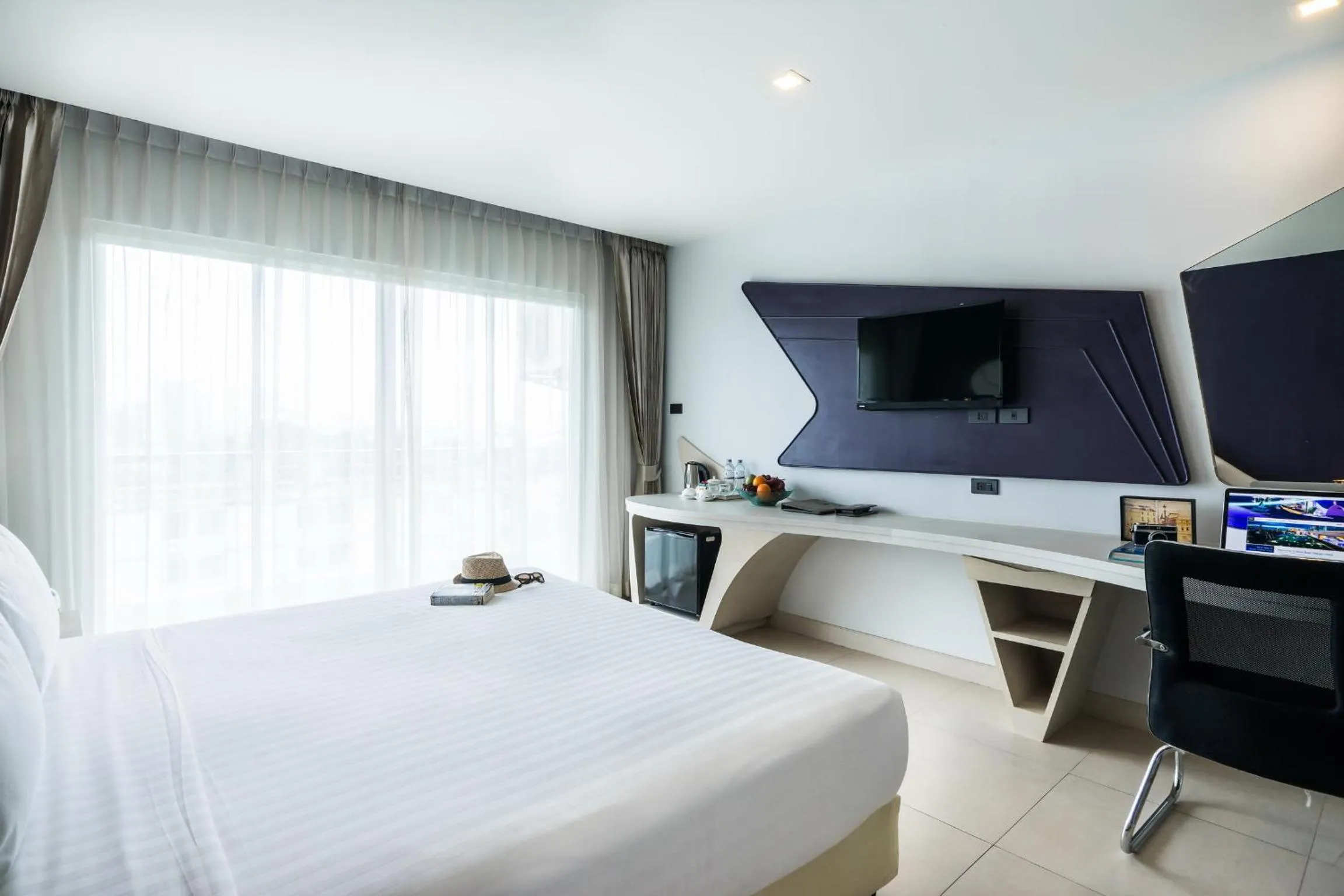 Toilet, Bed in Blue Boat Hotel JC