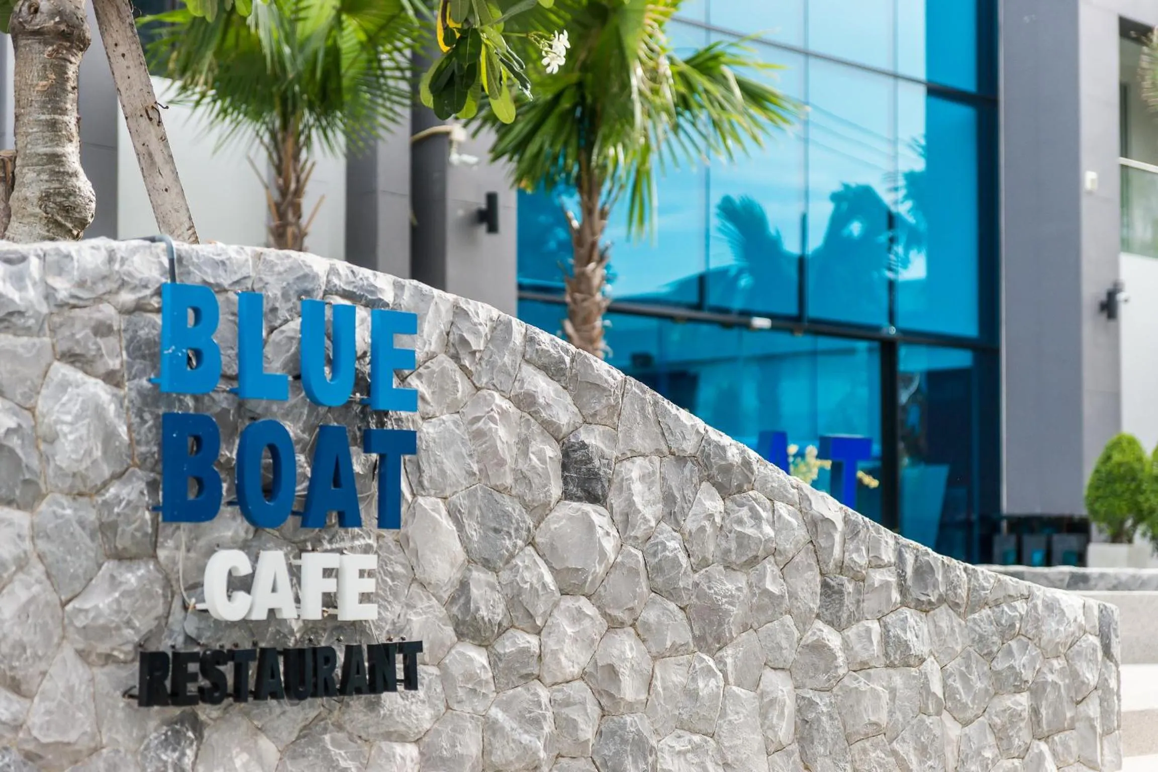 Facade/entrance in Blue Boat Hotel JC