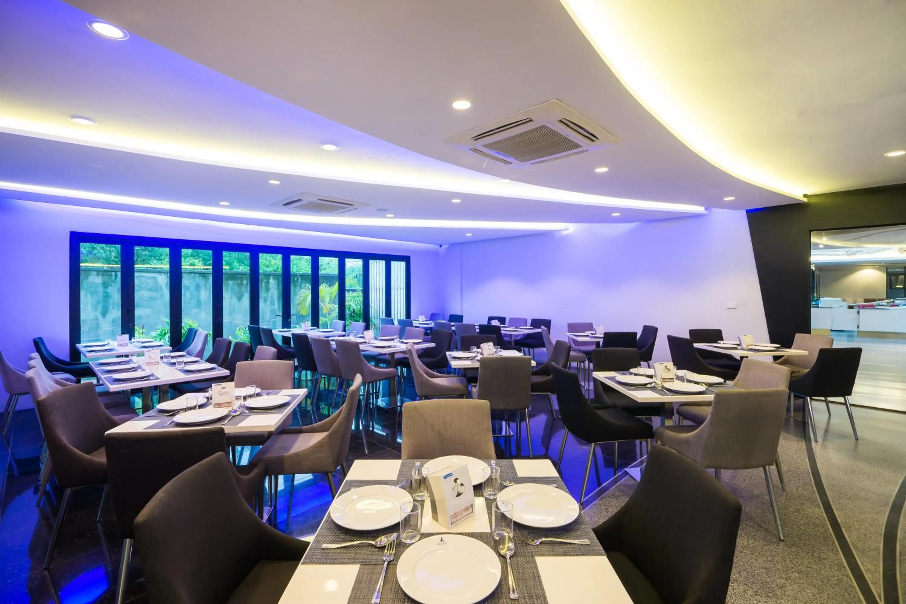 Restaurant/places to eat in Blue Boat Hotel JC