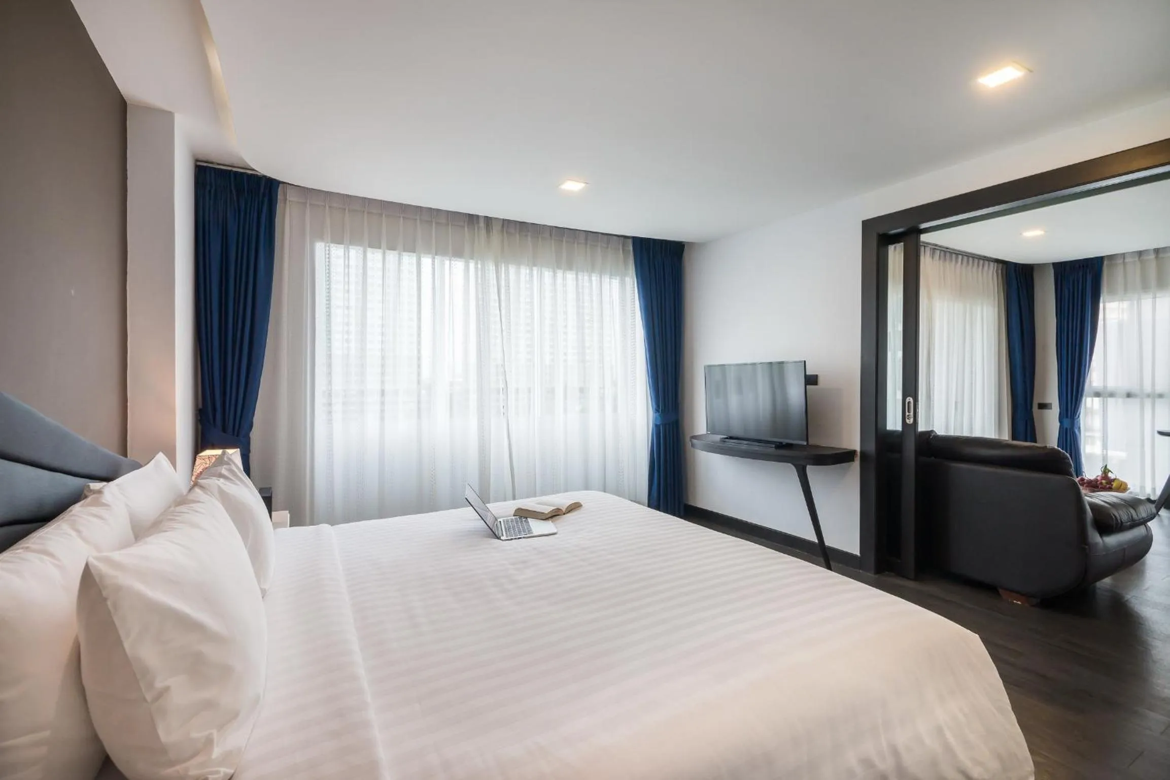 TV and multimedia, Bed in Blue Boat Hotel JC