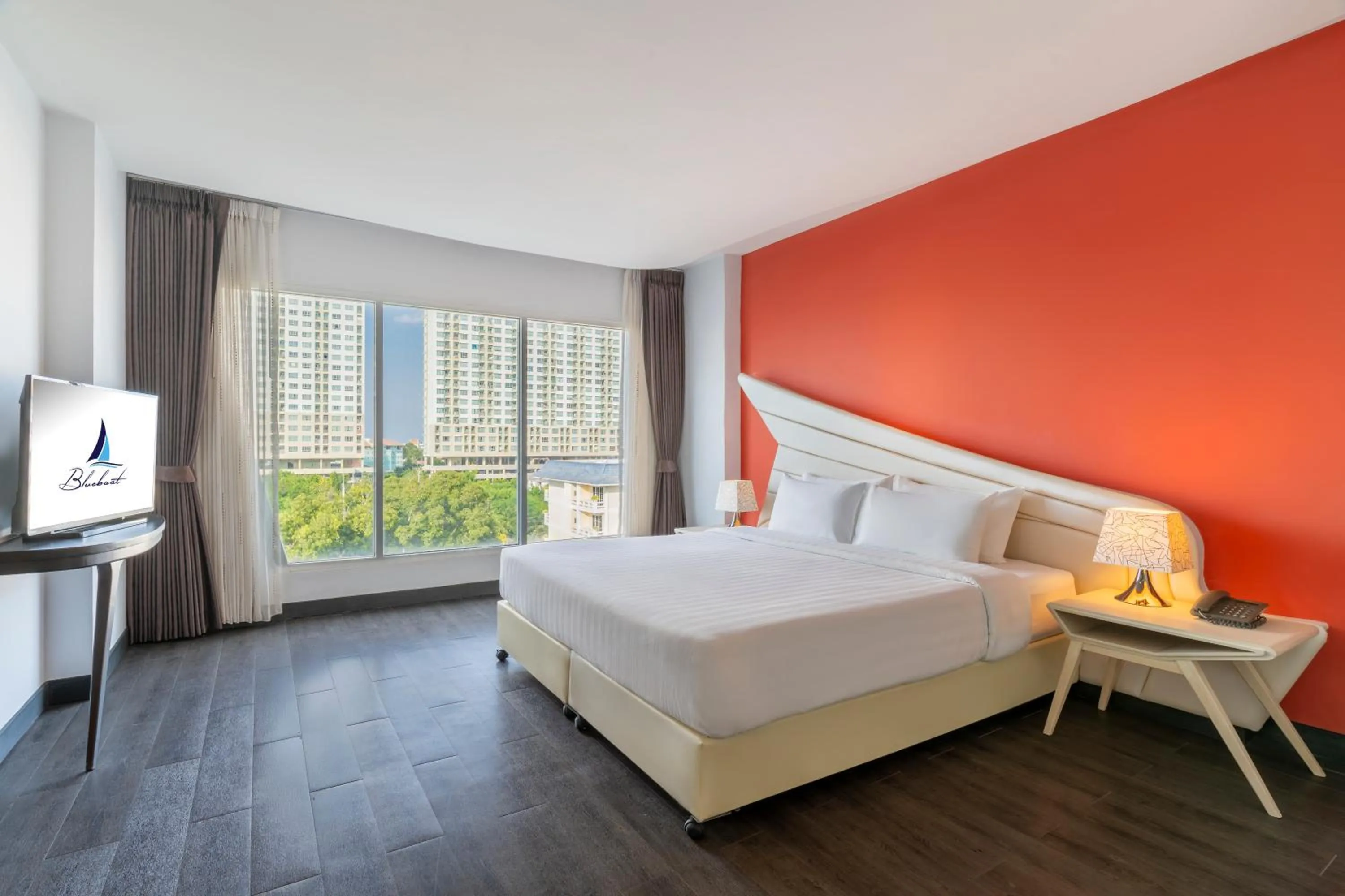 Bedroom, Bed in Blue Boat Hotel JC