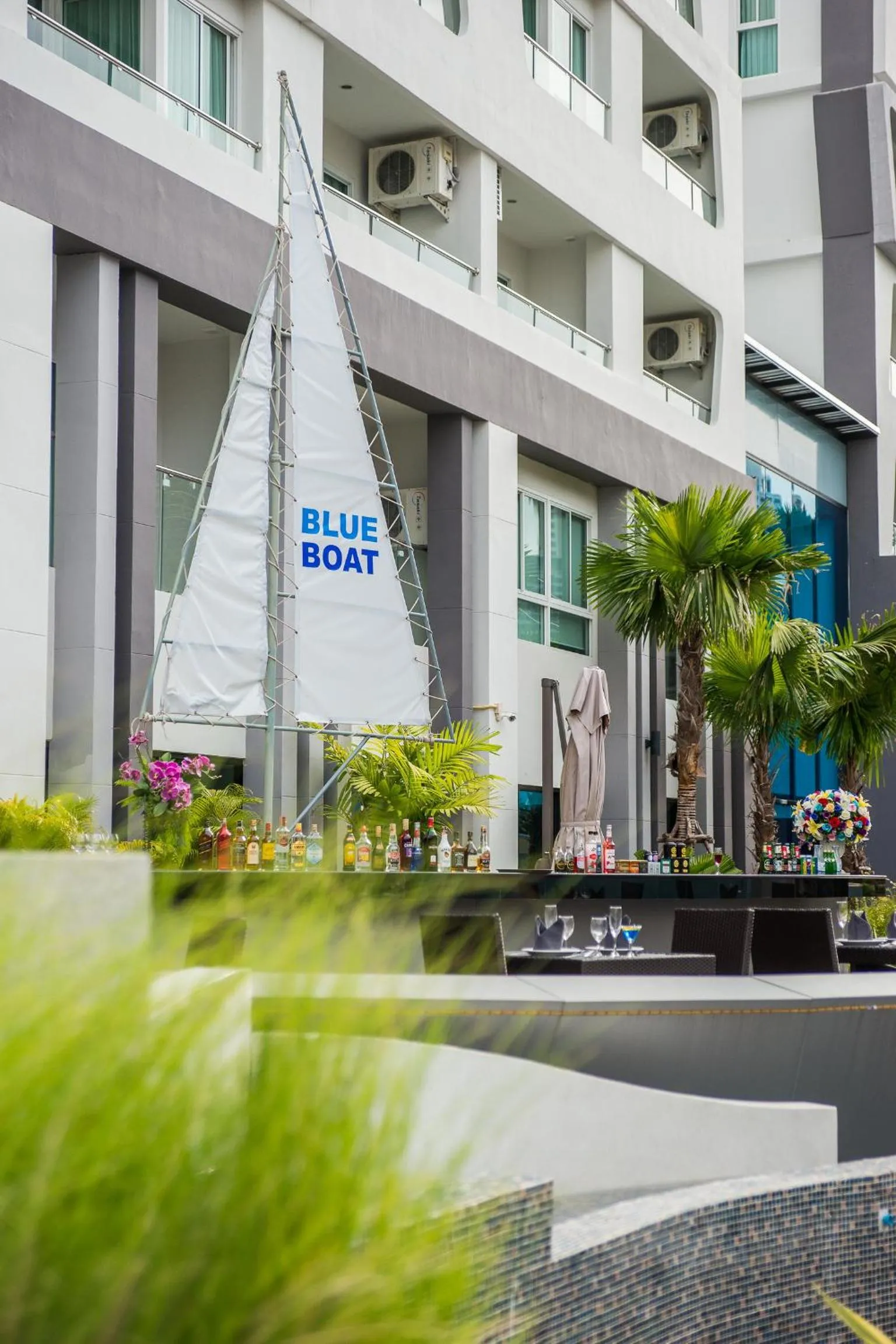 Restaurant/places to eat in Blue Boat Hotel JC